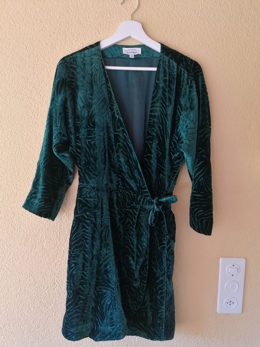 Blusen: Samt-Wickelkleid Grün – Neu (gemäss Beschreibung) aus Marbach LU von BitsAndBobs