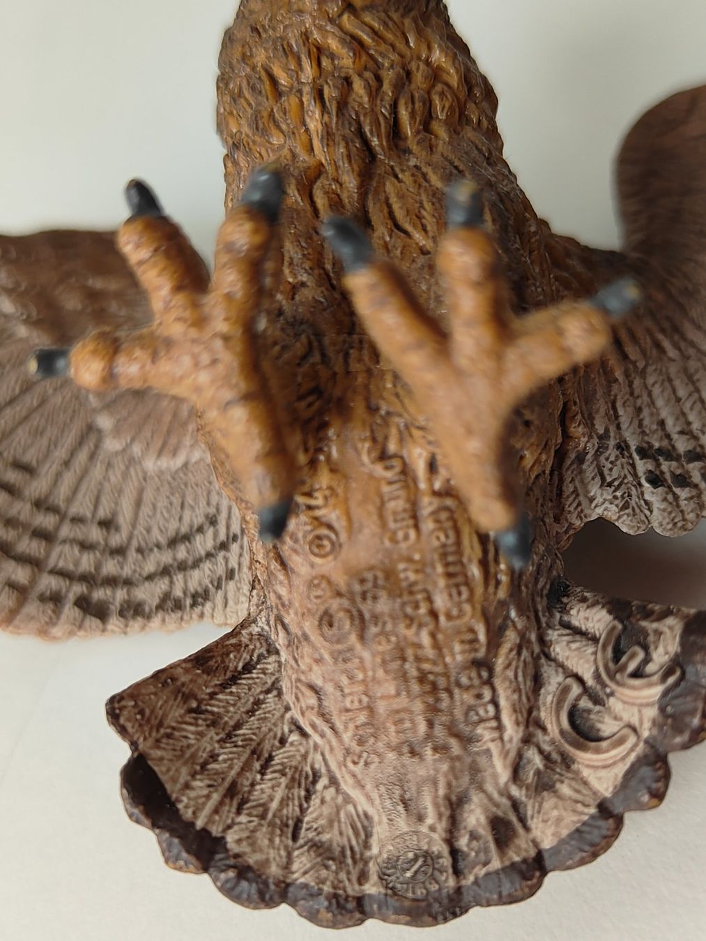 Schleich Statuette: Schleich Uhu landend Vogel Waldtiere Eule Zoo – Usato da Thalwil venduto da FigurenFreunde 2