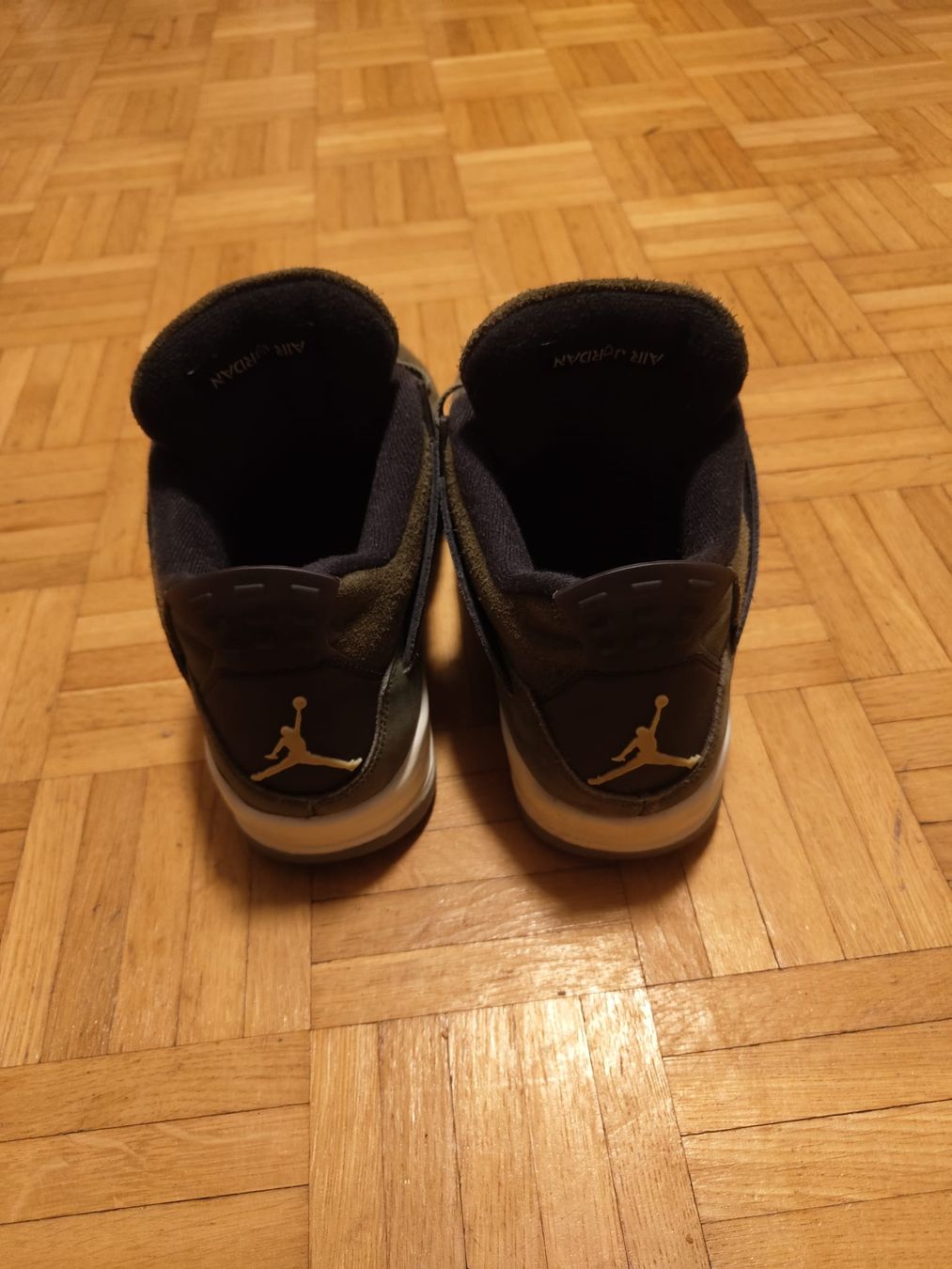 Jordan Chaussures hommes: Jordan 4 Olive green size 45 – D'occasion à Zetzwil par fuc_z2pg 1