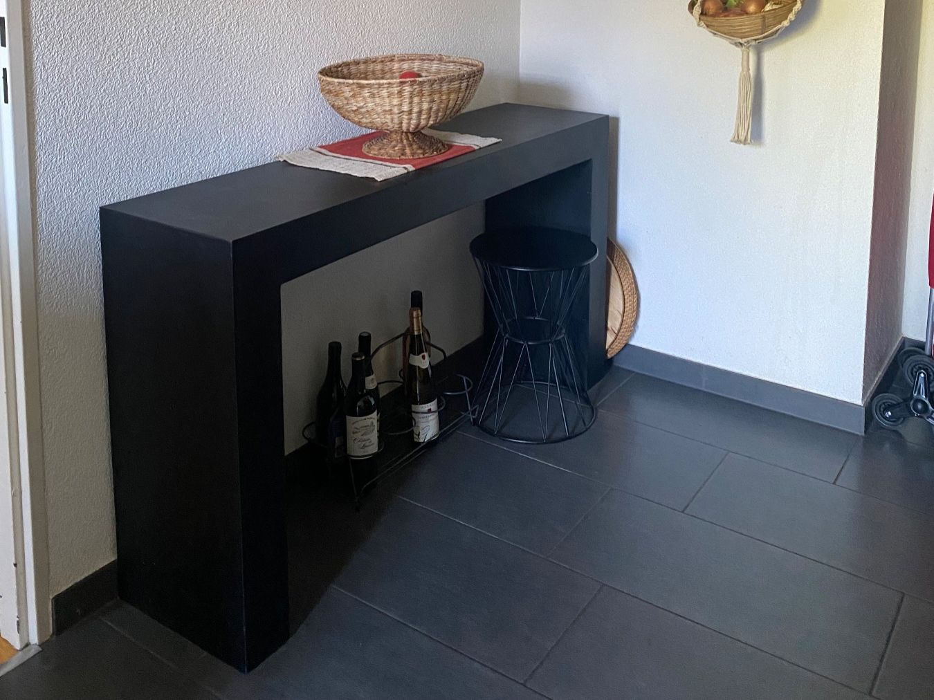 Maisons du monde Ladenausstattungen & Messebau: Meuble matière organique anthracite – Gebraucht aus Estavayer-le-Lac von ear_26l2