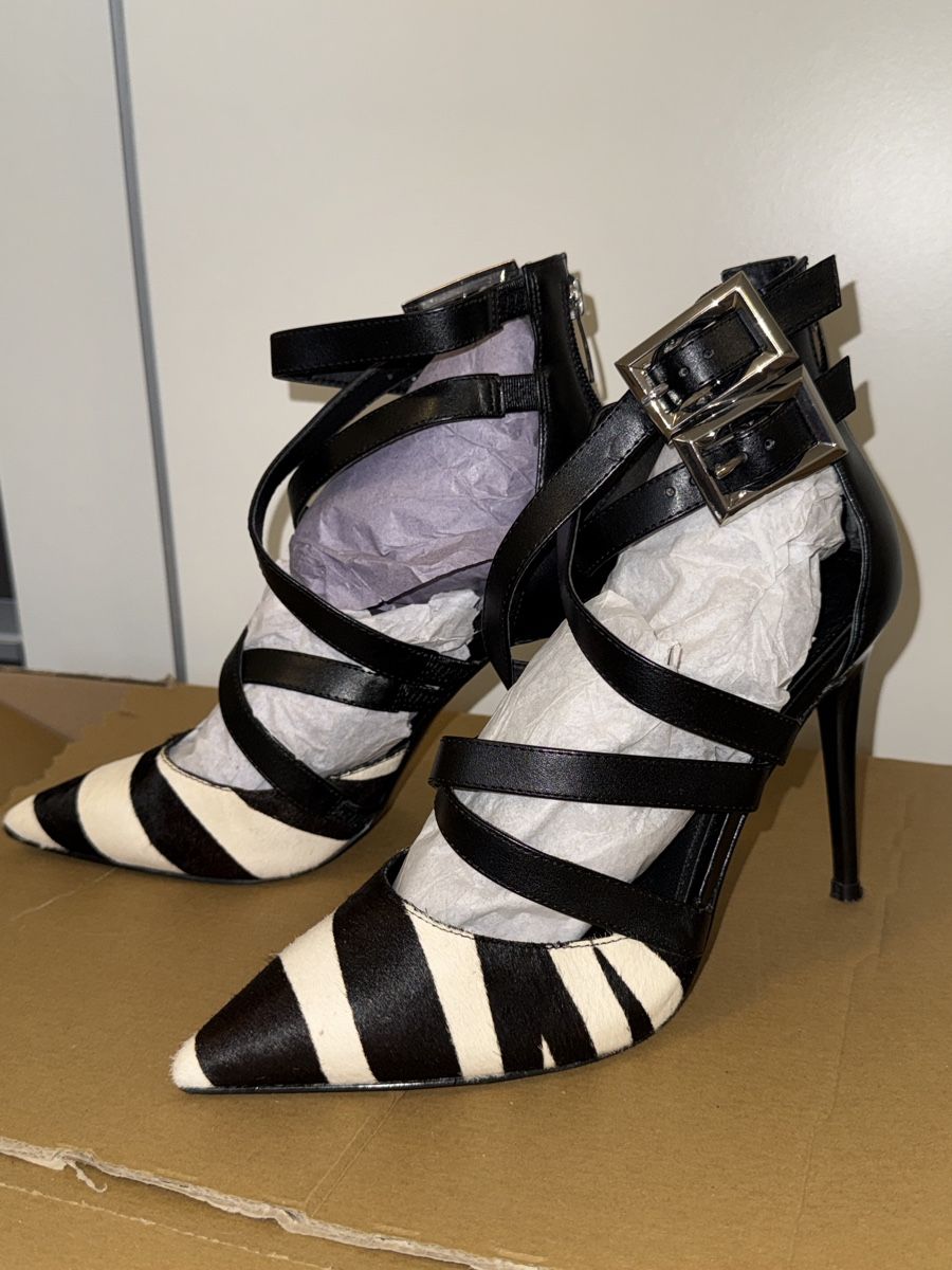 Guess Chaussures femmes: SCHWARZ-WEISSE HIGH-HEELS GUESS Gr. 39 – D'occasion à Schlieren par kle_dis