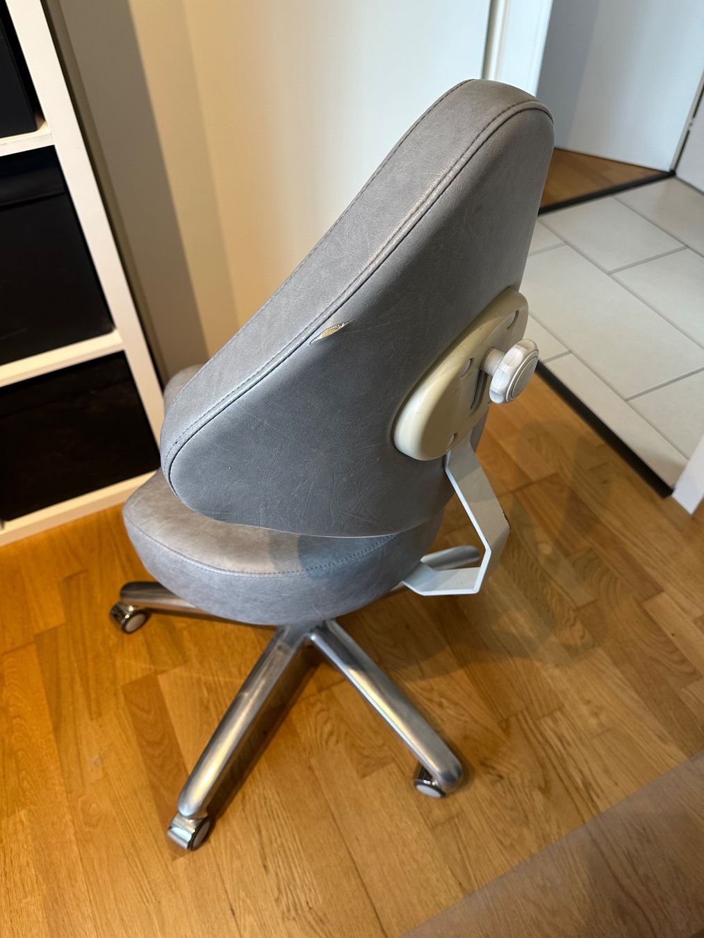 Stühle: Kosmetikstuhl – Gebraucht aus Aesch LU von mir_5wpx 1