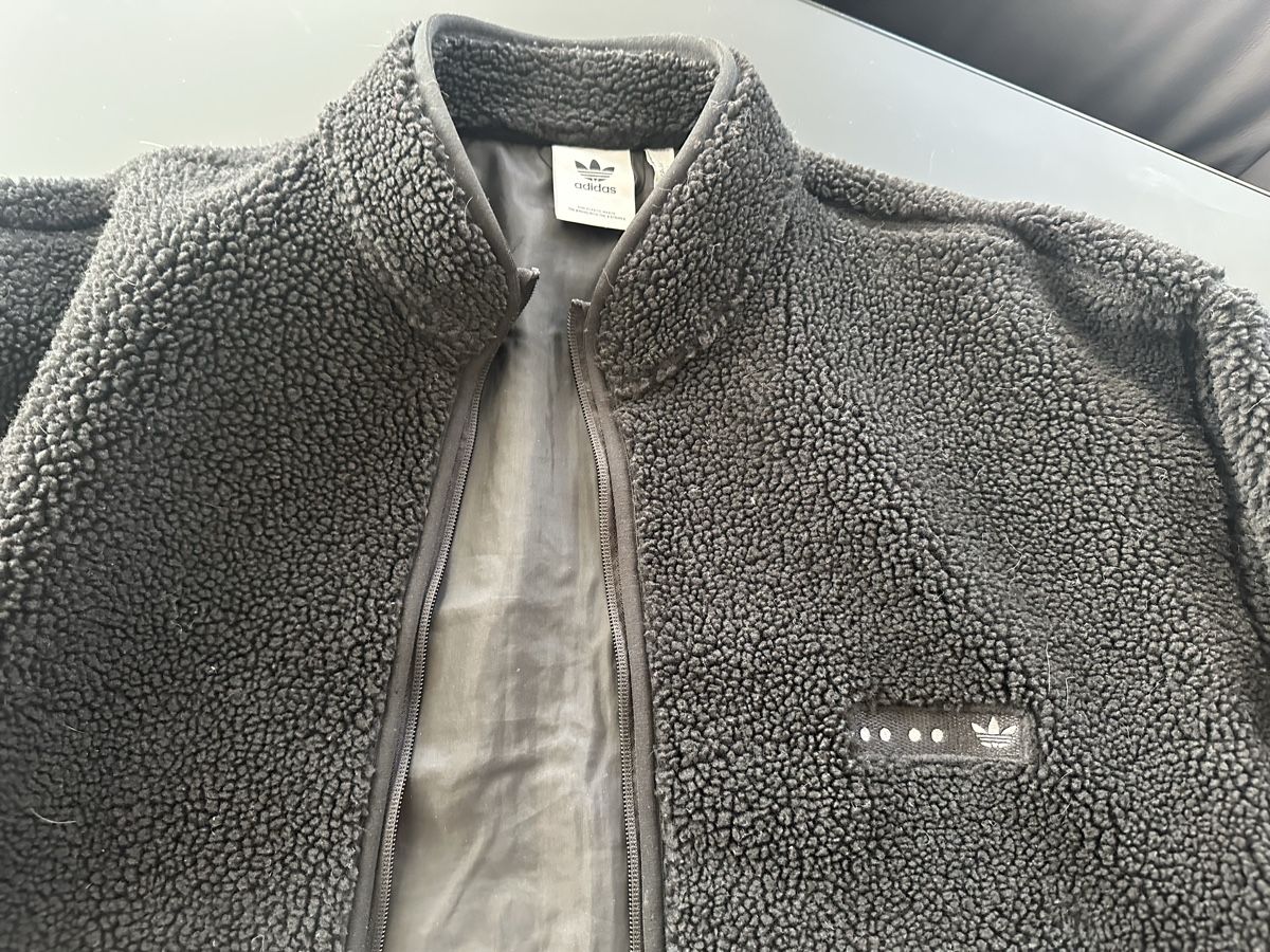 Adidas Vestes: Fellige Adidas Jacke  – D'occasion à Triesen par mvaugusta 1