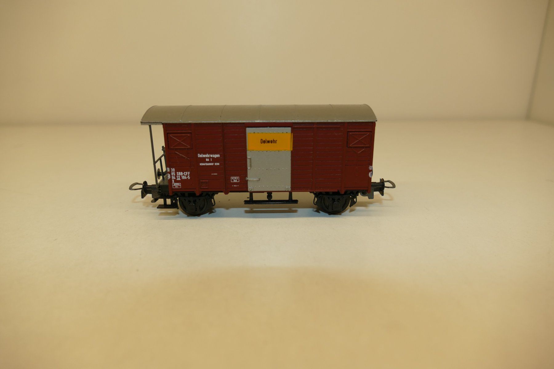 Liliput Modelleisenbahnen: Liliput H0: SBB Güterwagen Oelwehr – Gebraucht aus Niederhasli von rail-duerst 2