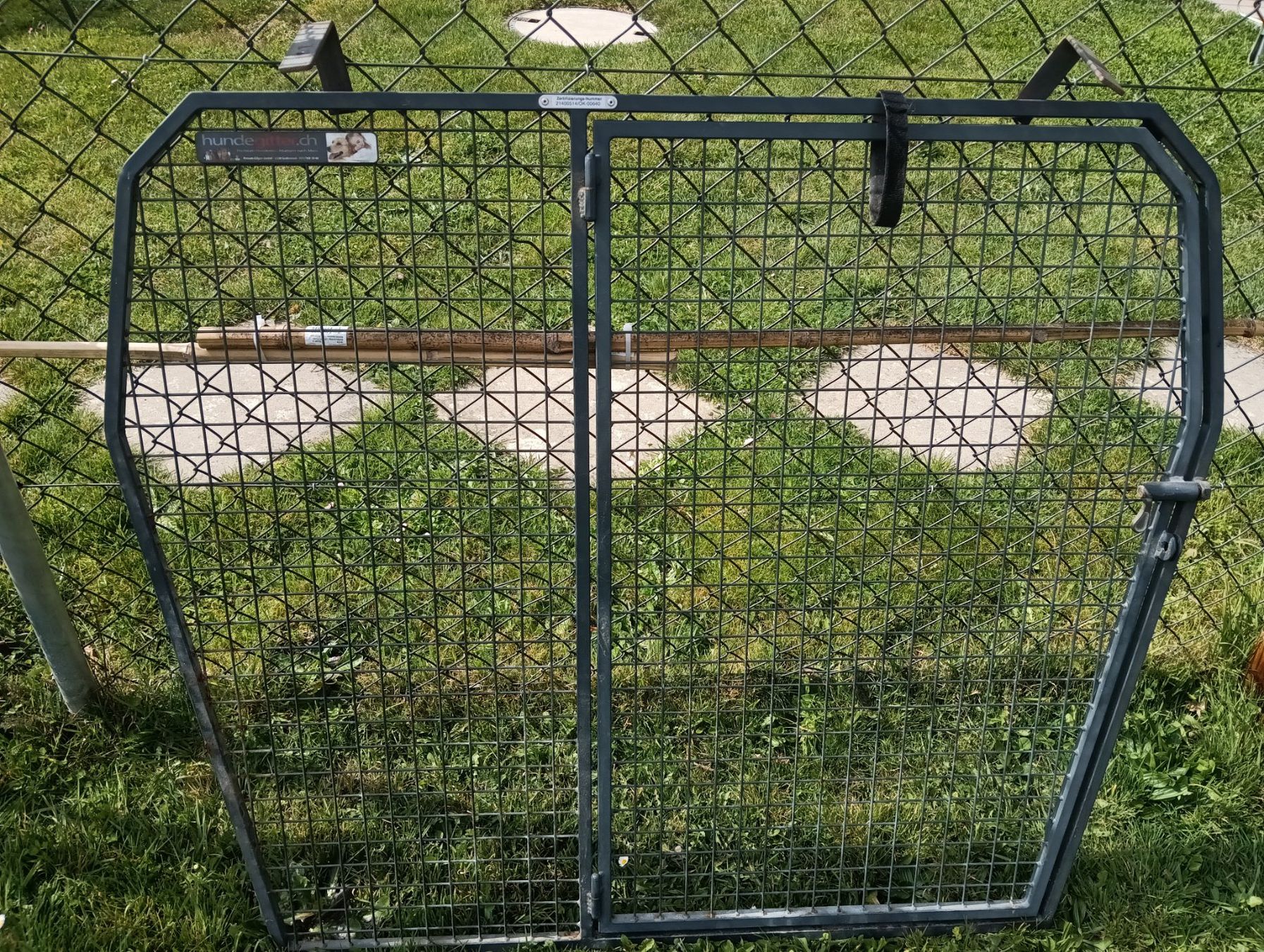 Griglie e Inferriate: Hundegitter – Usato da Courlevon venduto da Anest