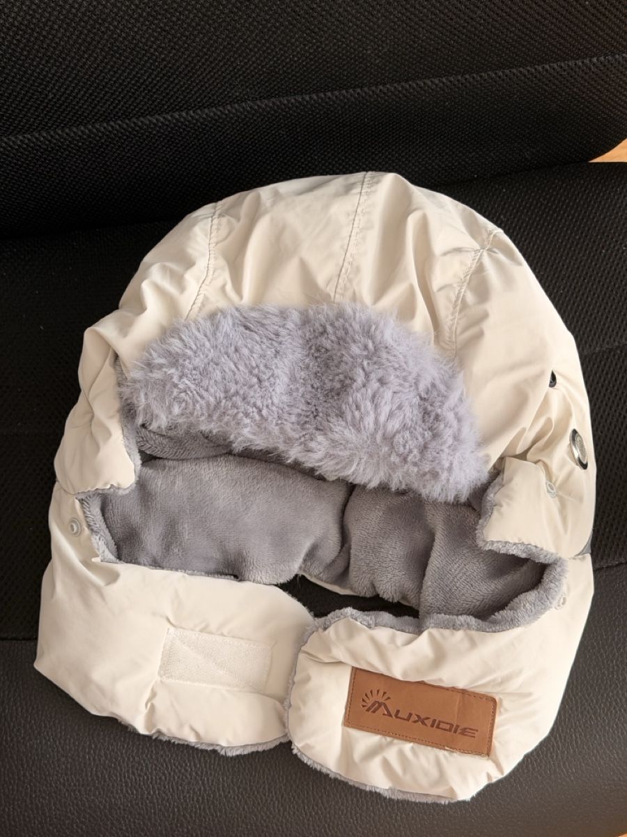 Copricapi, berretti & cappellini: Warm Winter Trapper Hat Beige – Windproof & Waterproof – Usato da Zürich venduto da ada_ls7k