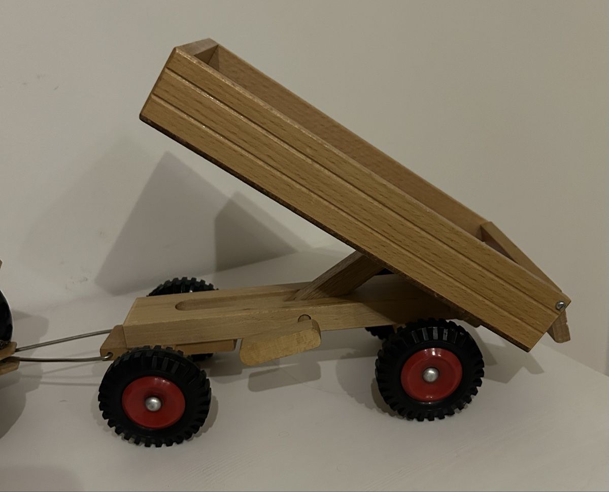 Spielzeuge: Traktor aus Holz  – Gebraucht aus Rorschacherberg von Violas_SG 1