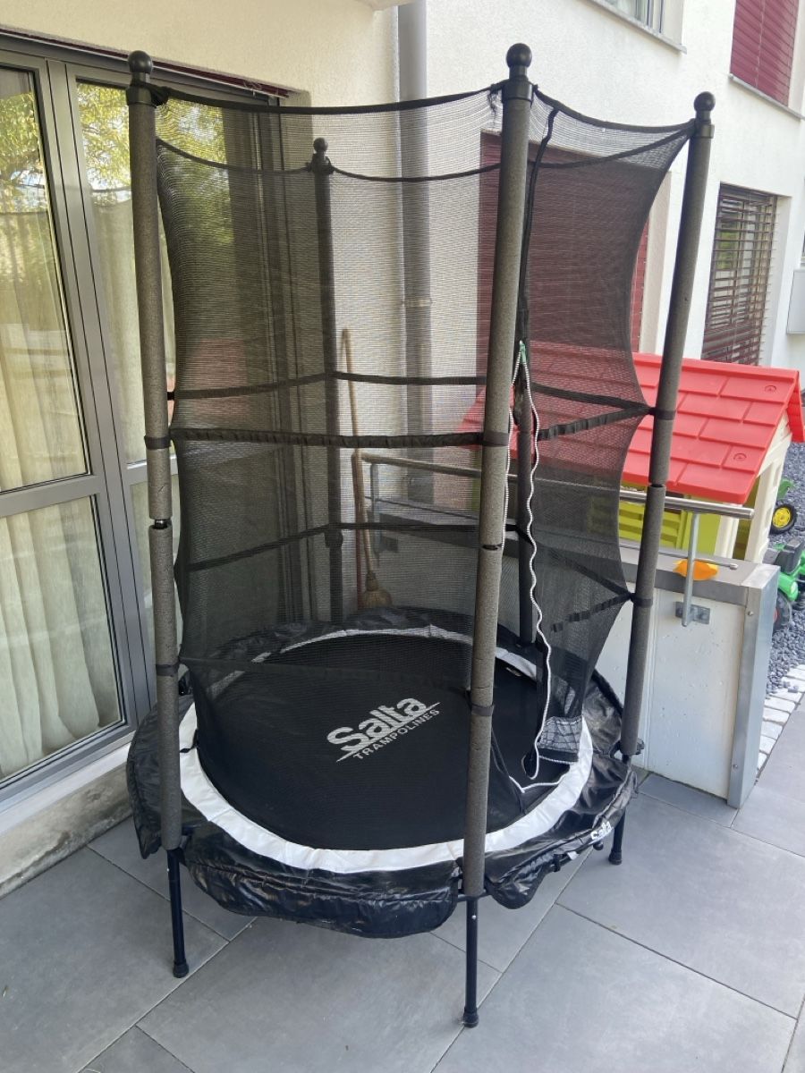 Salta Trampoline: Salta Trampolin mit Sicherheitsnetz – Gebraucht aus Rudolfstetten von extravergine92
