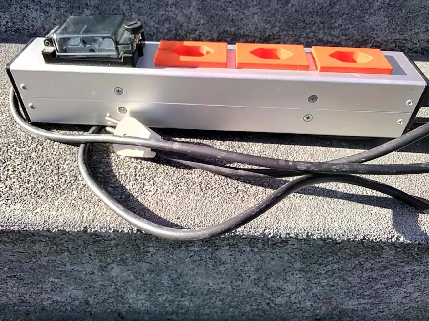 Stromzufuhr: Multiprises à disjoncteur – Gebraucht aus Courgenay von Lolam 3