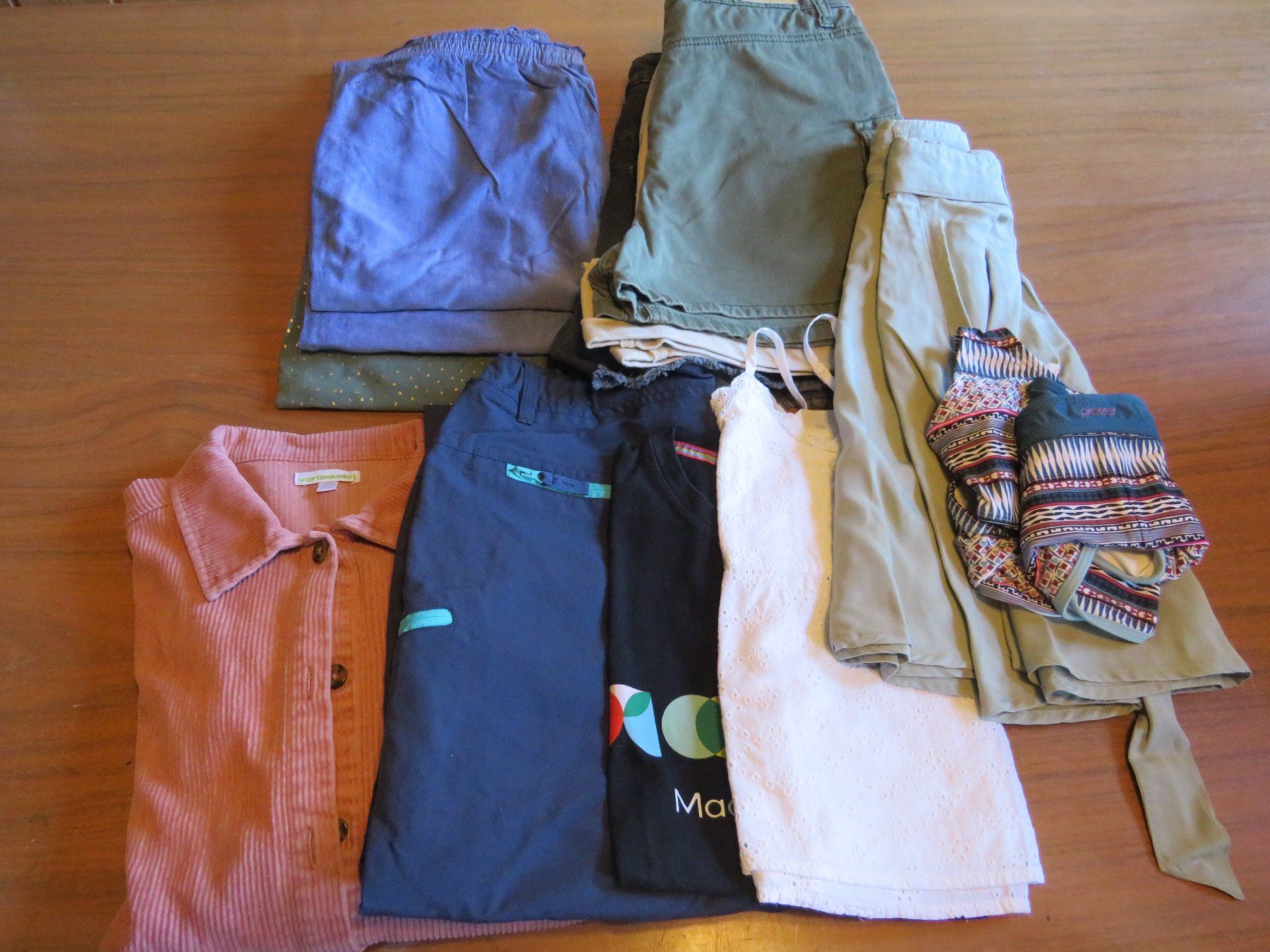 Lotti & Set di vestiti: Kleiderpaket Mädchen ab Gr. 152-164 – Usato da Luthern venduto da floluli