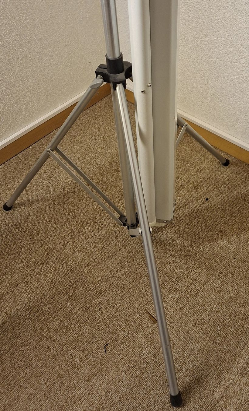 Schermi: Projektionsleinwand Stativleinwand manuell rollbar – Usato da Pfäffikon ZH venduto da enderby01 3