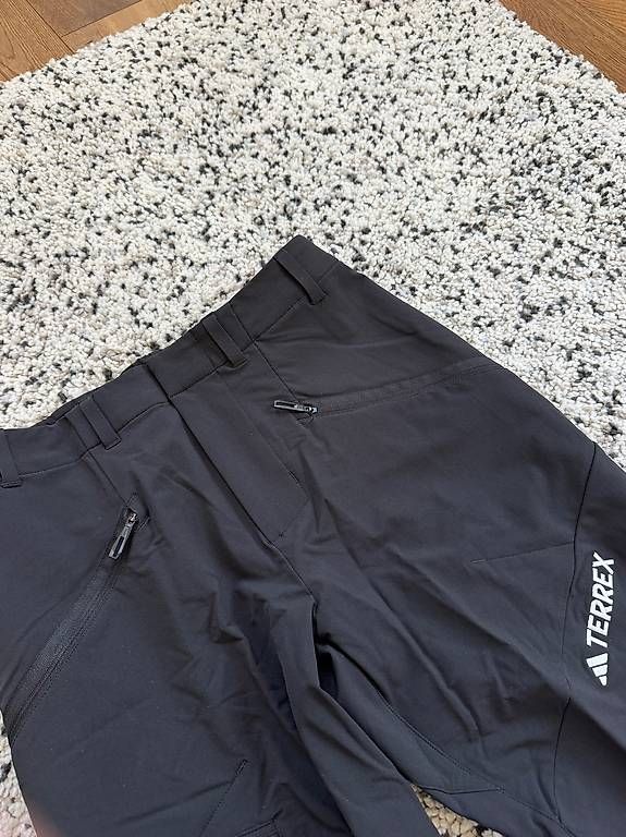 Hosen: adidas Terrex Techrock Brushed Softshell Pants – Gebraucht aus Wädenswil von Valentinooo28 1