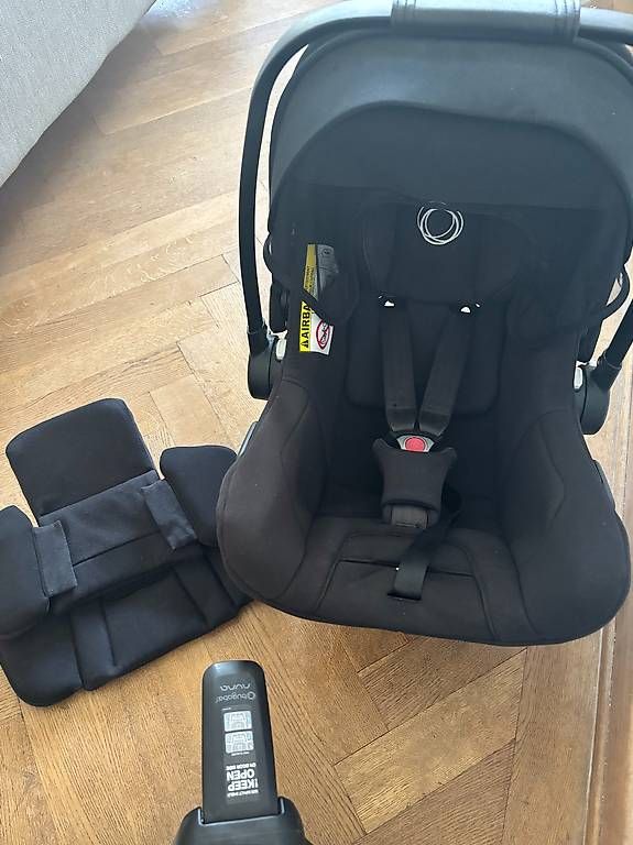 Seggiolini per auto: Bugaboo Turtle Air by Nuna + base ISOFIX + adaptateurs Bee – Usato da Cully venduto da Sorayahh 3