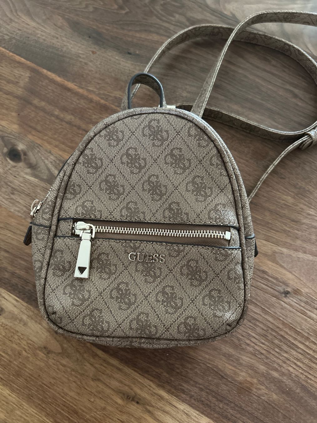 Guess Zaini: GUESS Tasche mini Rucksack – Usato da Hünenberg See venduto da Glam69