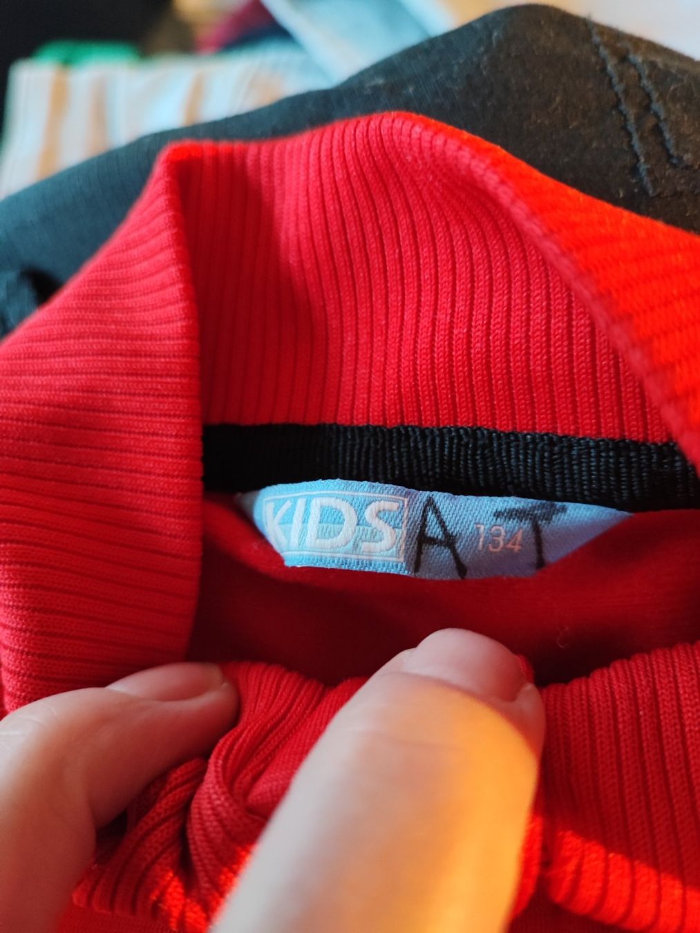 Jacken: Rote Trainerjacke KIDS Gr. 134 Übergangsjacke – Gebraucht aus Grabs von Margelchopf1 2