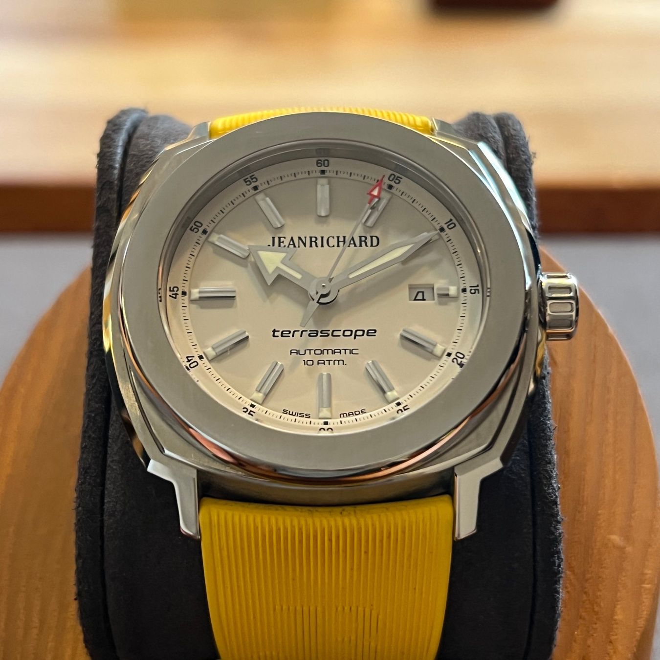 JeanRichard Uhren: JeanRichard Terrascope Silver Dial Automatic Date 60500 – Gebraucht aus Carouge GE von Watchaser