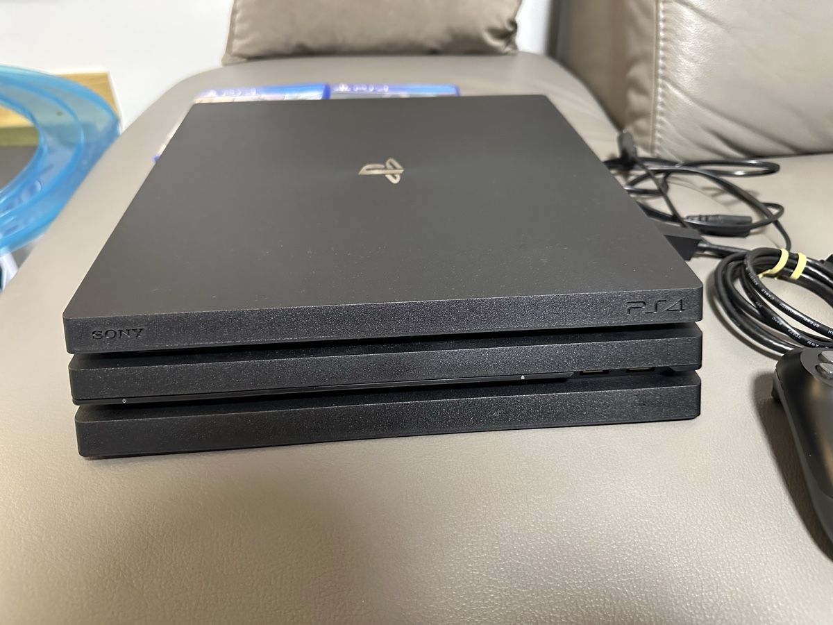 Sony Console: Ps4 pro 1tb fast neu – Nuovo (secondo la descrizione) da Zürich venduto da ner_j6xn 1