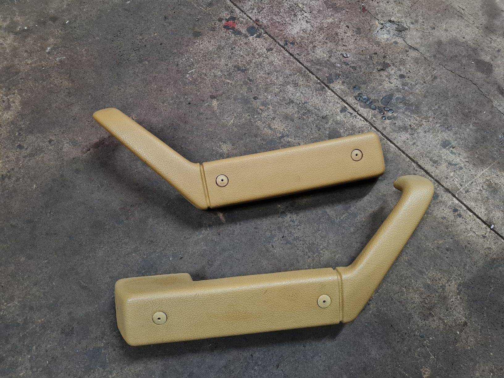 Volvo Sonstiges Fahrzeugzubehör: Volvo 240 Armlehne Türgriff – Gebraucht aus Ernetschwil von Volvo0815
