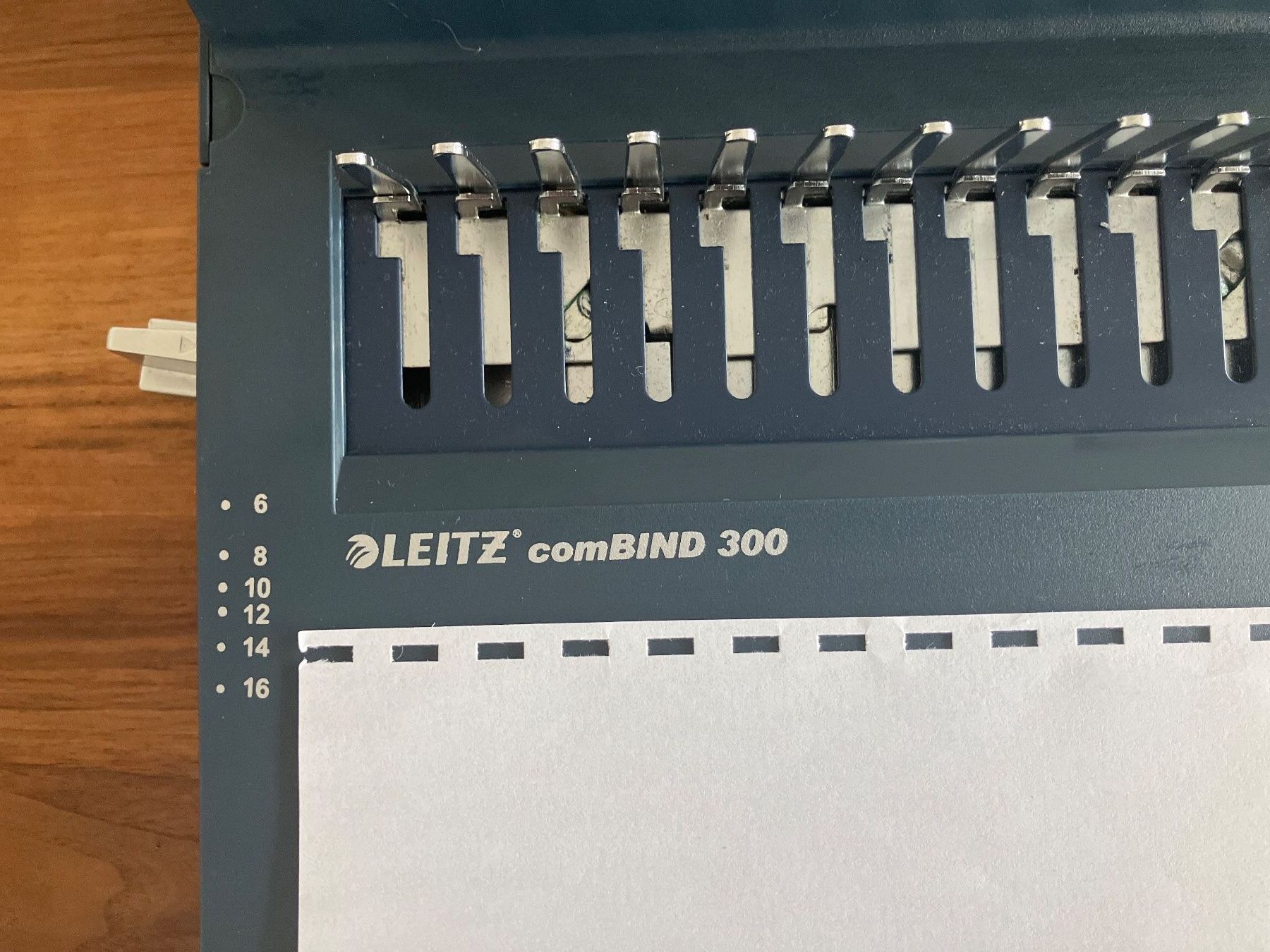 Macchine rilegatrici: Leitz CombBind 300 Bindemaschine – Usato da Zürich venduto da katix 2