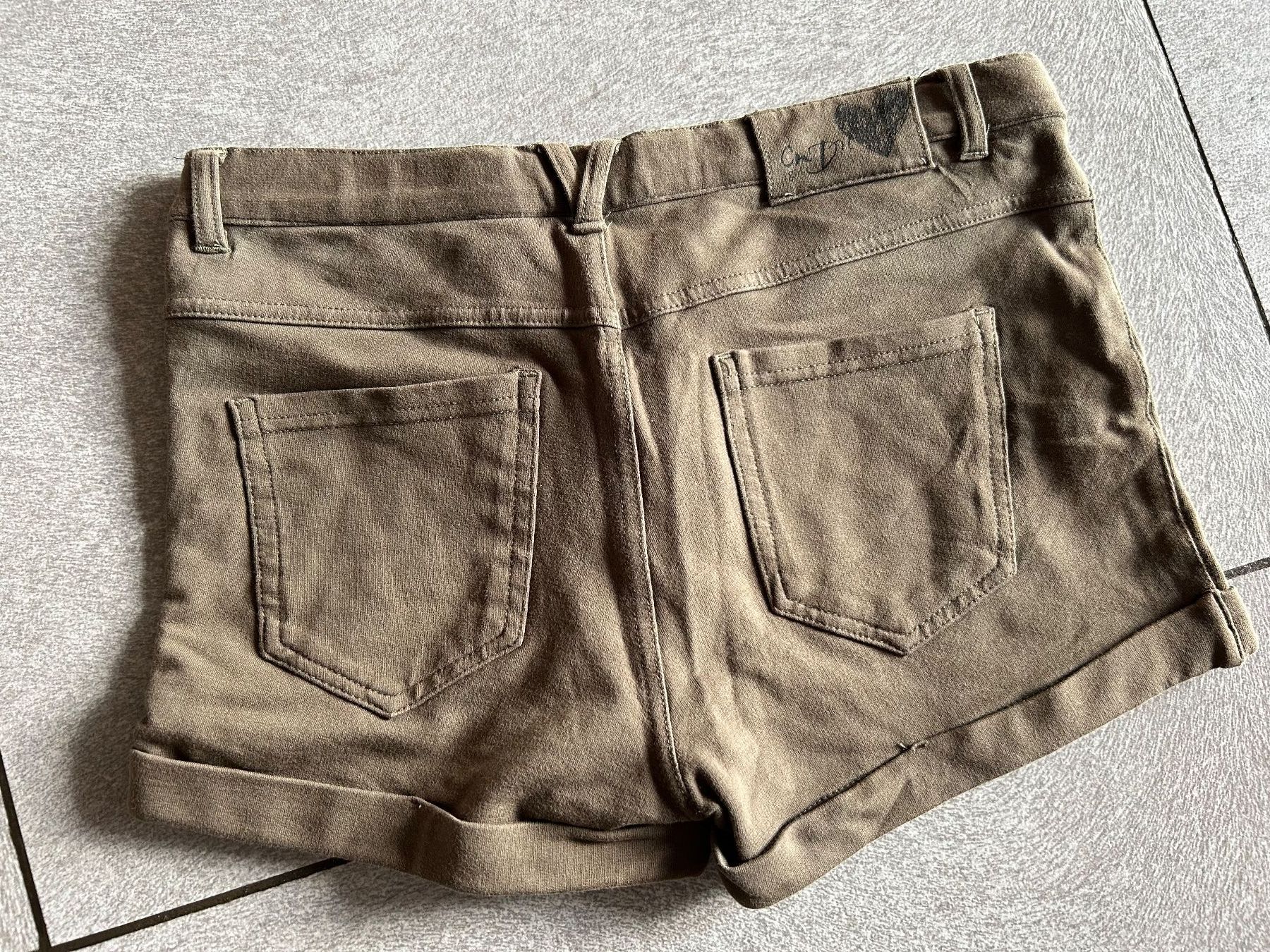 Pantaloni: Short  Canada vert gr. S – Usato da Arbedo venduto da nadia1973 2