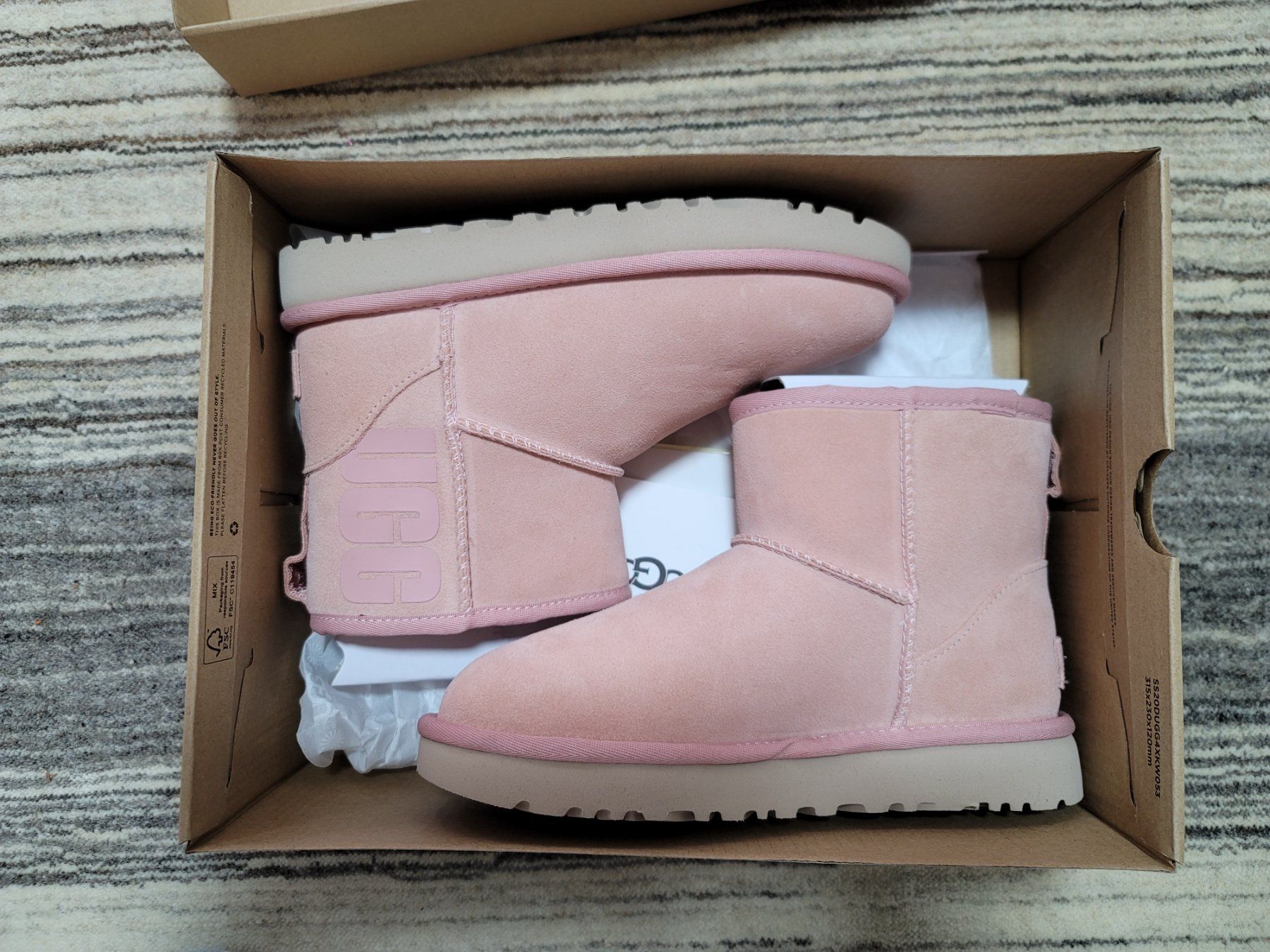 Ugg Scarpe da donna: UGG Classic Mini Logo 36 Neu!! – Nuovo e nell'imballaggio originale da Dietikon venduto da Kaska2020 9