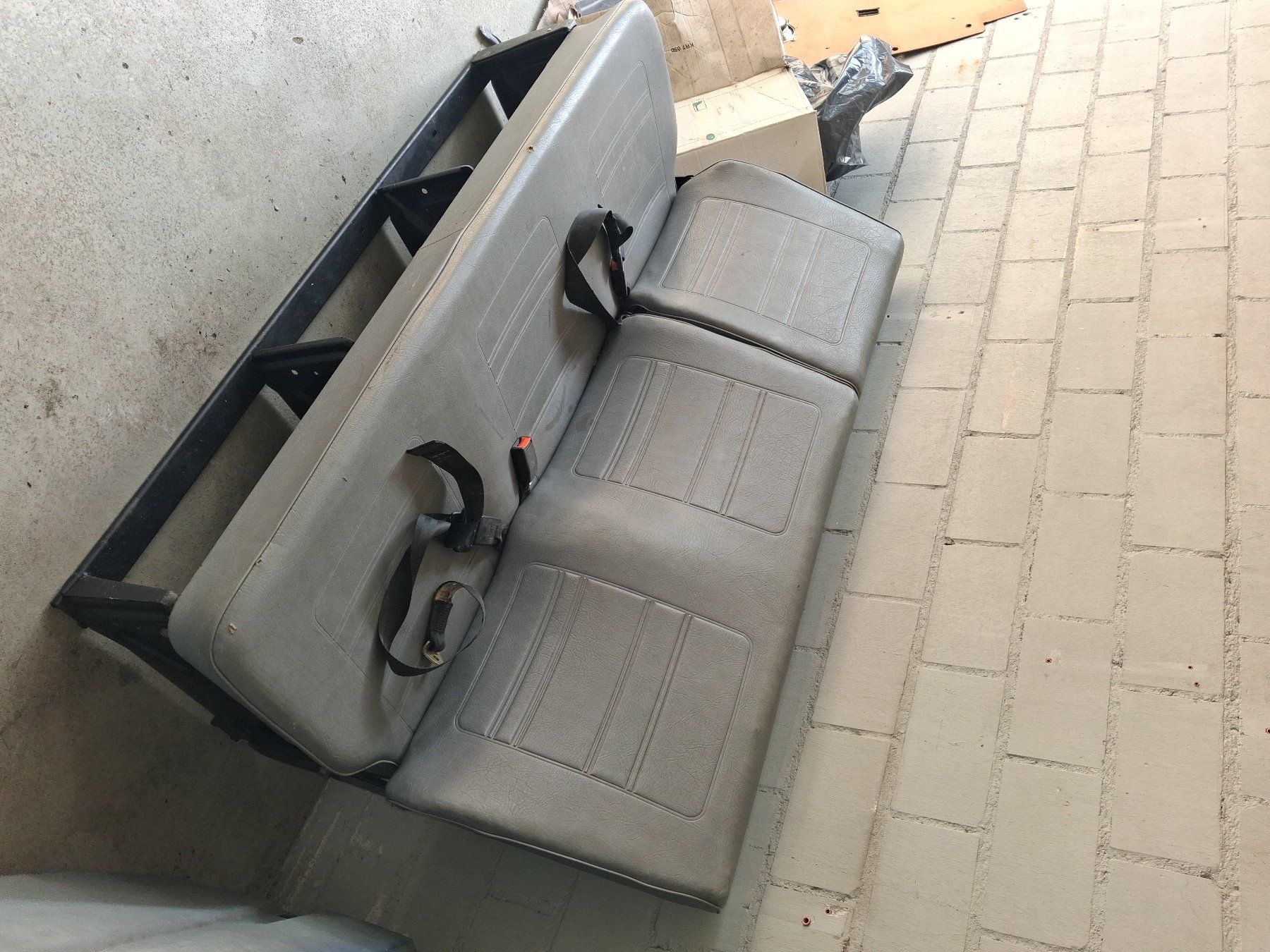 Volkswagen Alle Autoersatzteile: VW T3 Sitzmank mitte – Gebraucht aus Sarnen von Rigo4