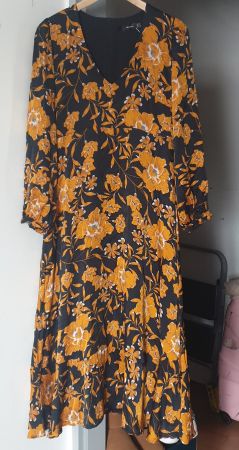 Hallhuber schönes Kleid mit Seide Gr. 38