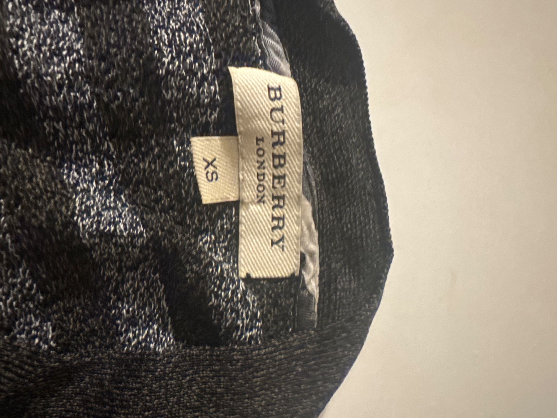 Burberry Pullover & Sweatshirts: Burberry sweater, cardigan – Gebraucht aus Basel von mimi8668 4