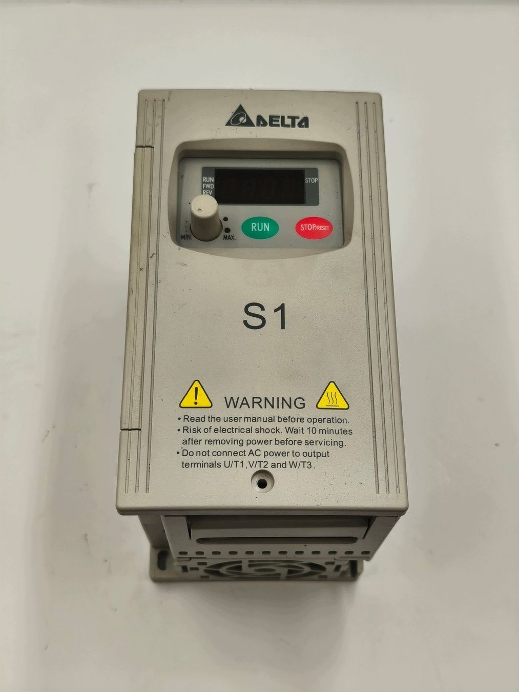 Elektronikbauteile: Frequenzumrichter – Neu und originalverpackt aus Willisau von svfilu
