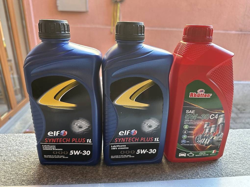 Huiles et additifs: Olio motore 5w30 – D'occasion à Lodrino par luc_f22b