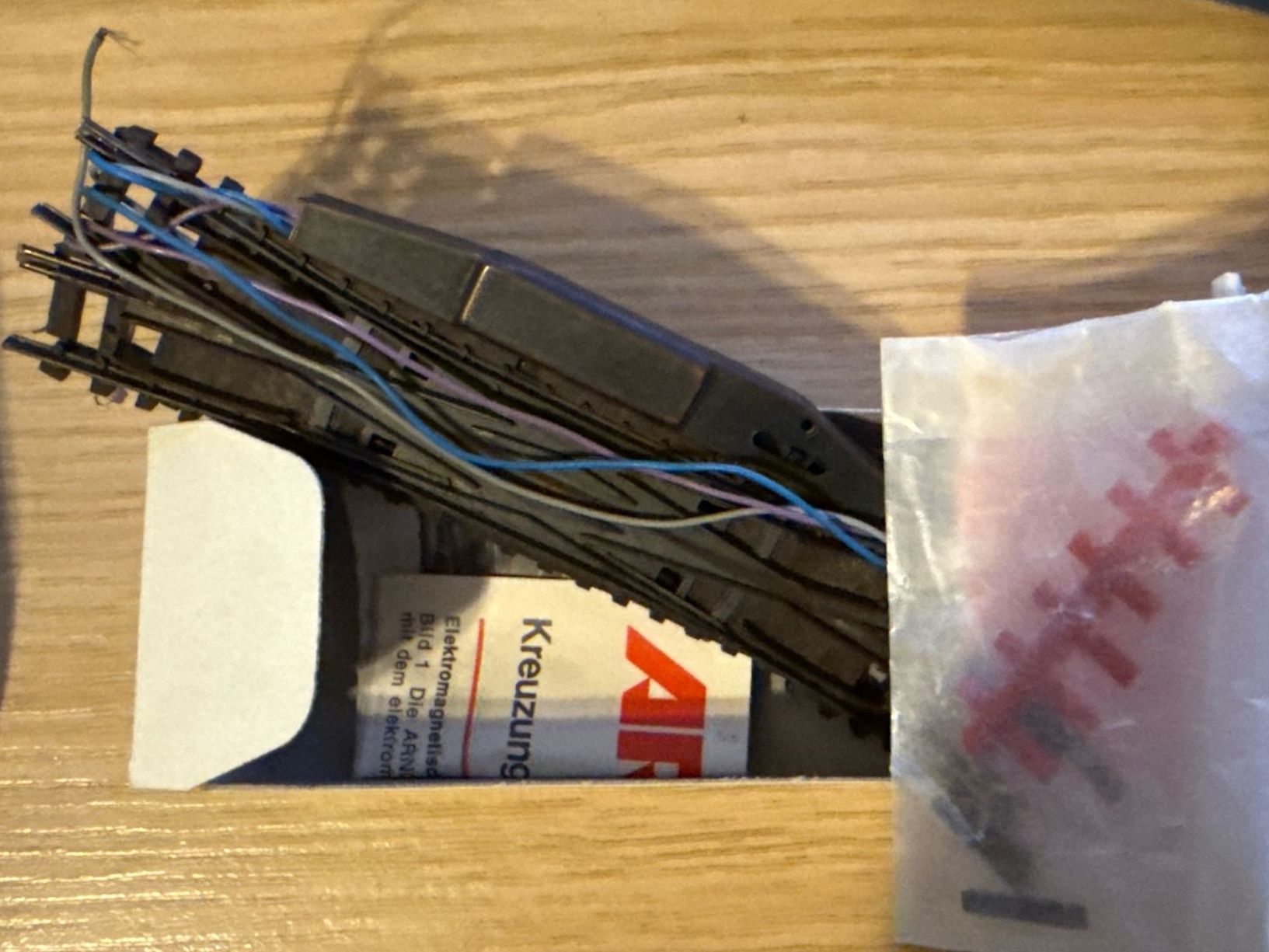 Arnold Modellini di ferrovie: Arnold elektrische Kreuzweiche – Nuovo e nell'imballaggio originale da Rümlang venduto da dat_2b6c 1
