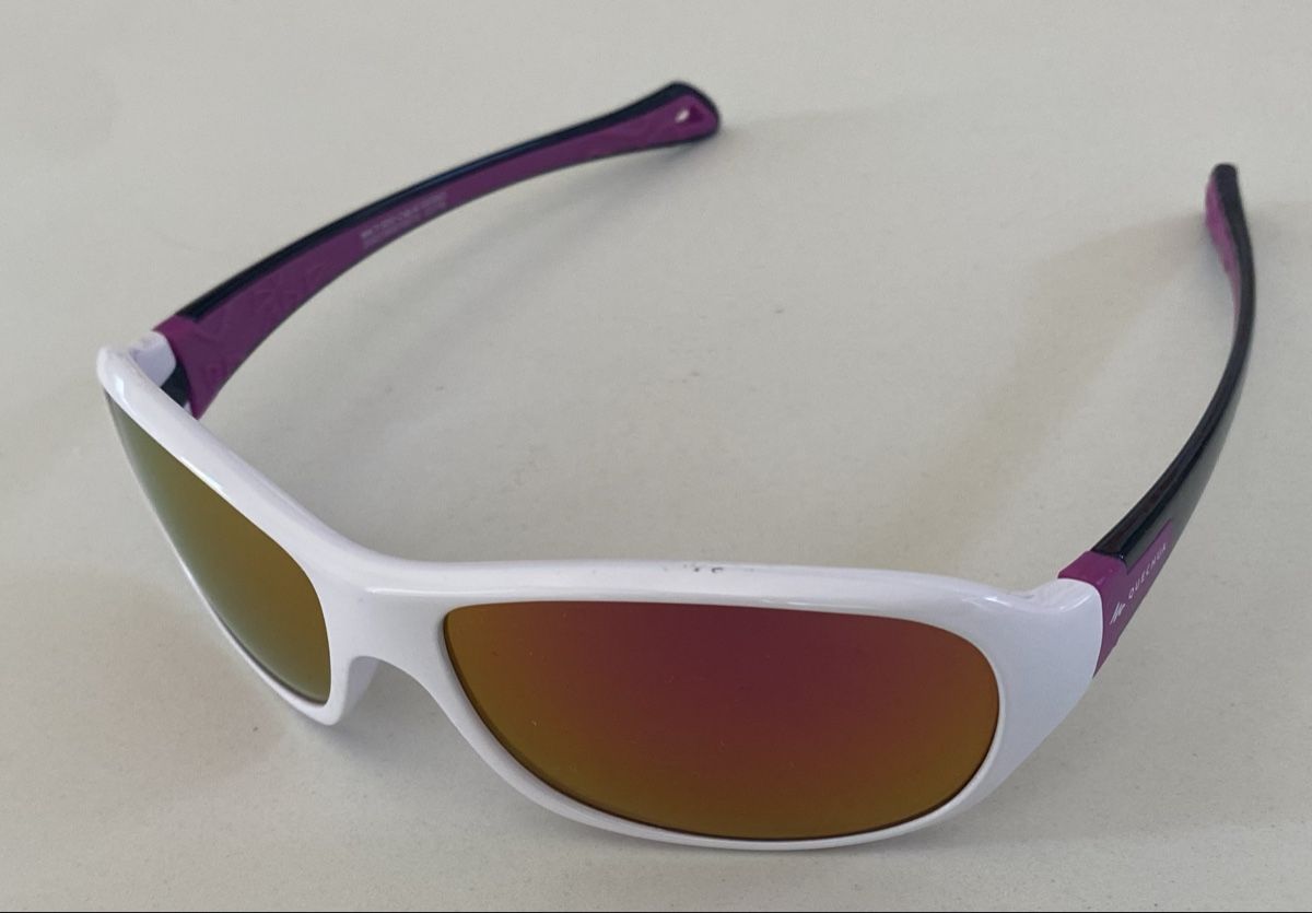 Decathlon Occhiali & Lenti: Lunettes de soleil Quechua pour enfant – Usato da Prez-vers-Noréaz venduto da Onicolet11