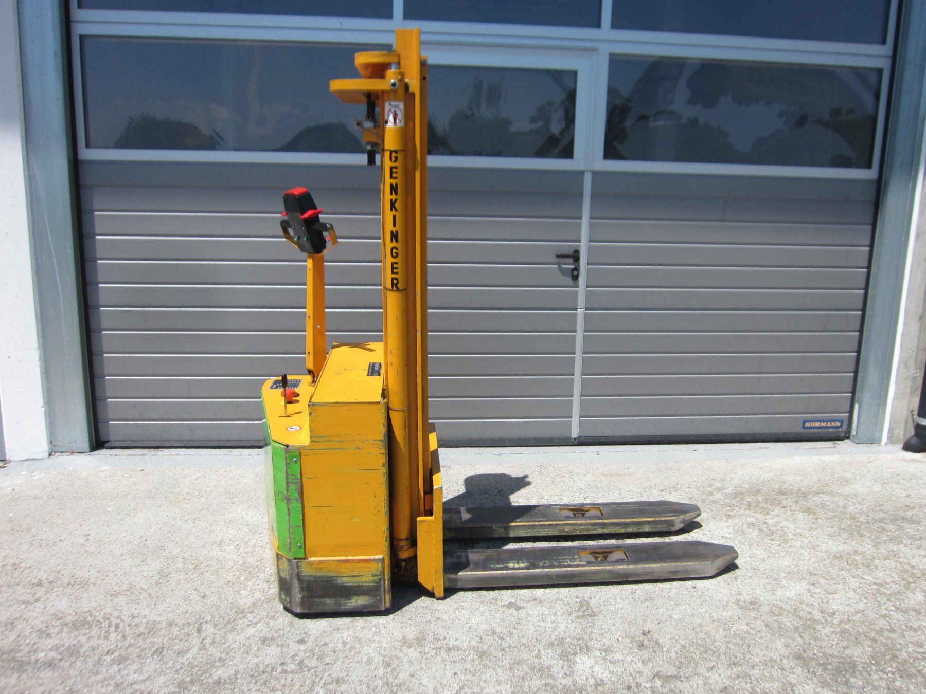 Ameise Carrelli elevatori e a forche: Ameise, Stapler, Deichselstapler, max. 1250kg, max. 3.00m – Usato da Hämikon venduto da Hochstapler99 1