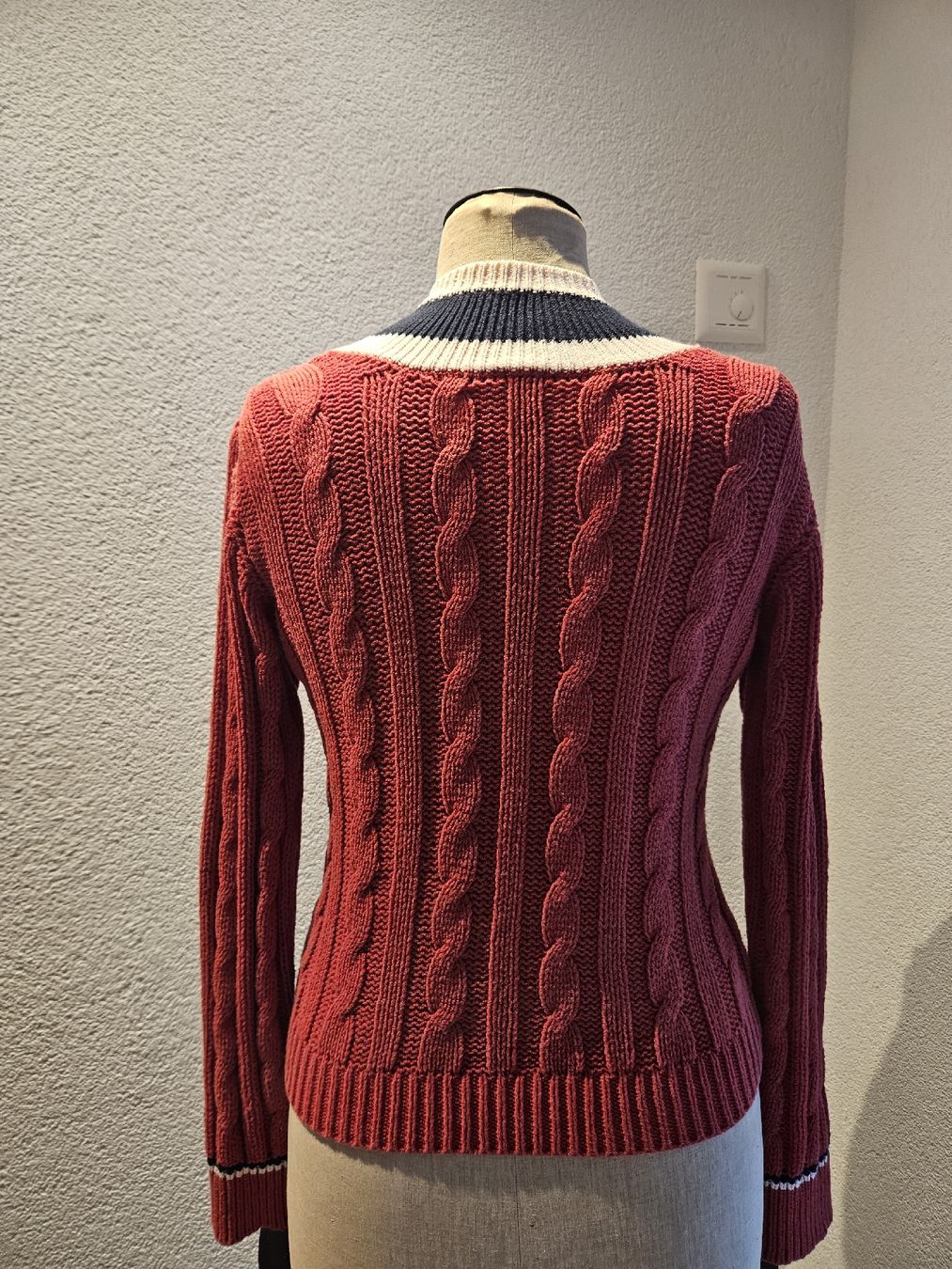 Armani Maglioni & Felpe: Pullover von Armani, grösse S – Usato da Plasselb venduto da Mabischer 1