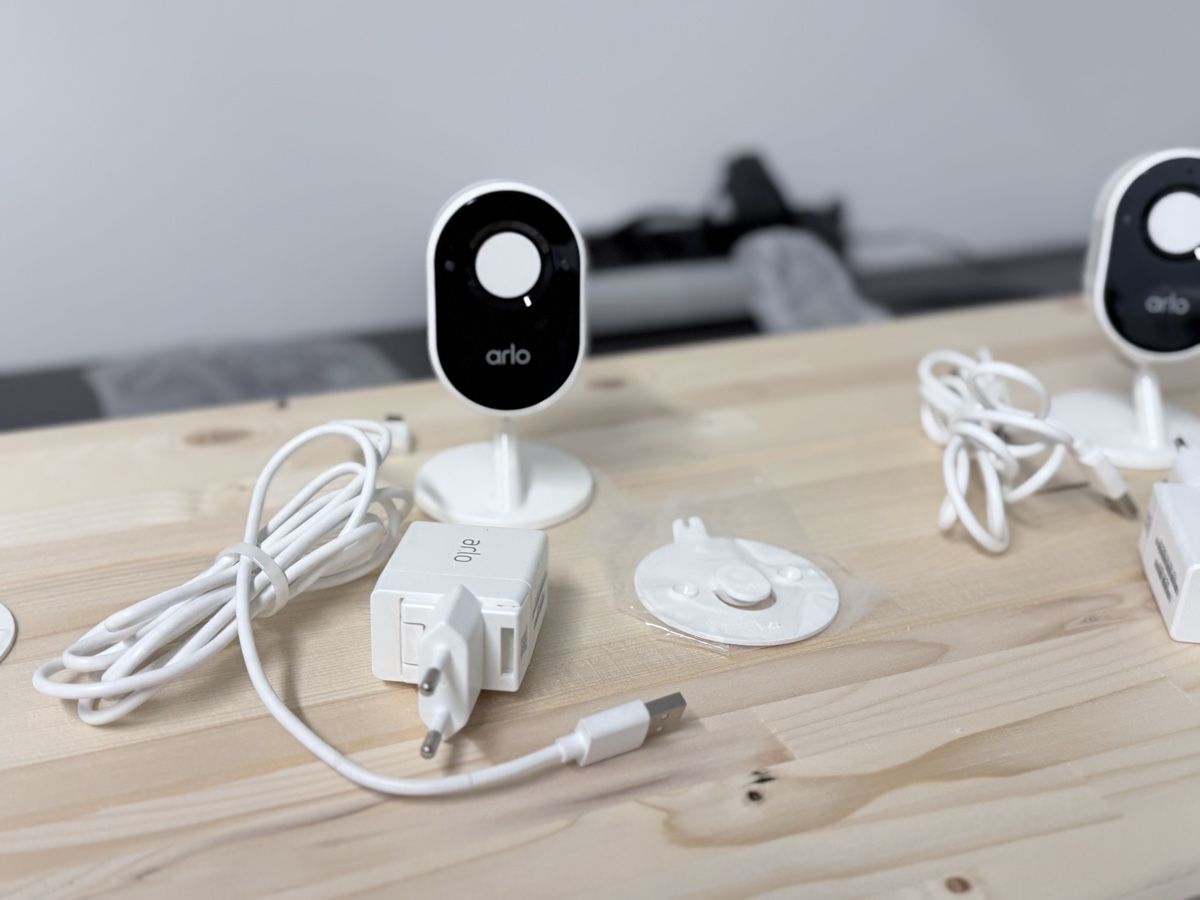Arlo Sistemi d'allarme: 3× Arlo Essential Indoor Kameras zu – Usato da Stettfurt venduto da Harley2717 3