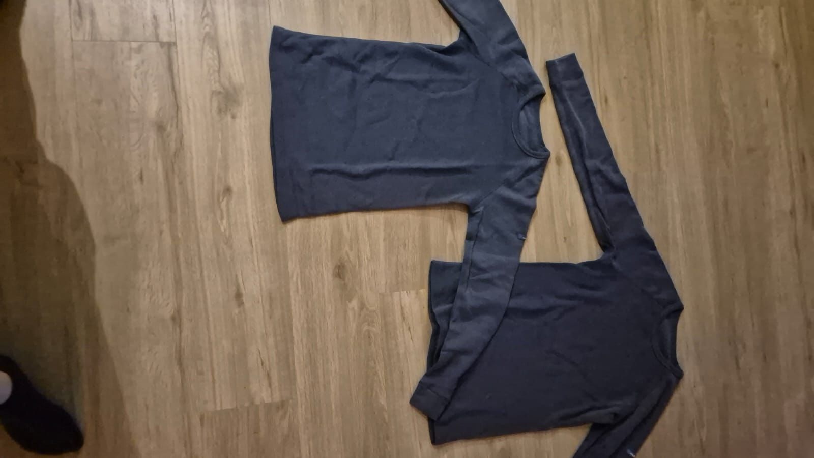 Odlo Lotti di vestiti: Odlo Langarmshirt Grösse 164 grau – Usato da Edlibach venduto da ar-schreinerei