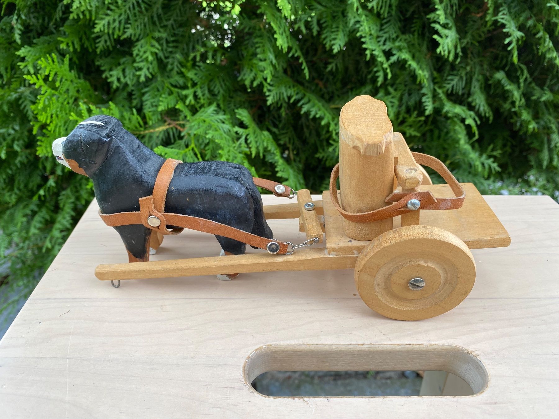 Glocken & Treicheln: schöner geschnitzter Berner Sennenhund mit Wagen – Gebraucht aus Feldbach von Olive1 1