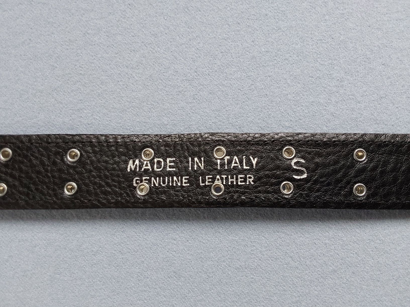 Cinture: Schwarzer Ledergürtel mit Strasssteinen, Grösse S – Usato da Arbon venduto da co-gr 1