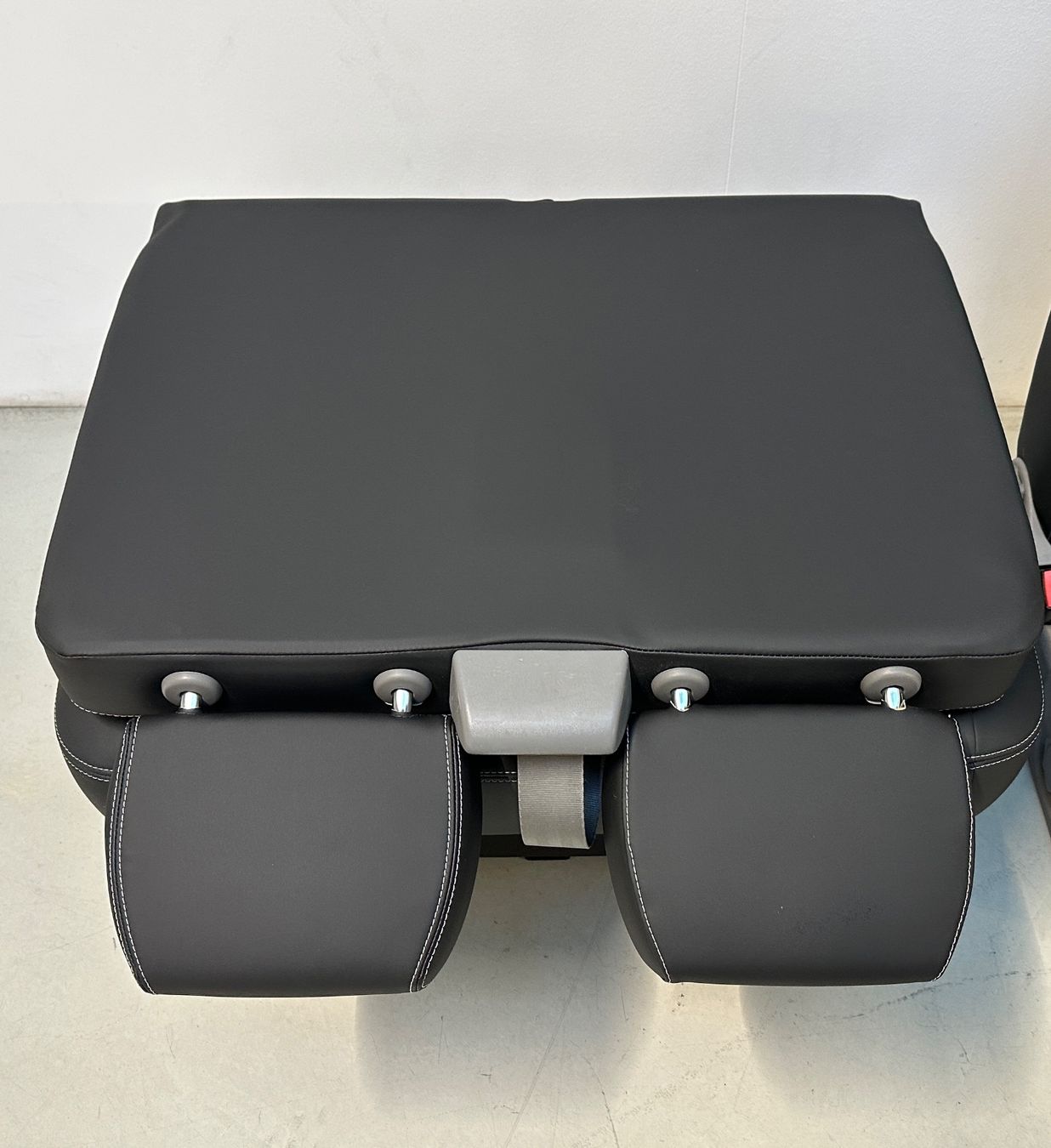 VW Tutti i ricambio: VW T5/T6 Sitze Doppelsitz – Usato da Alpnach-Dorf venduto da Skai0 3