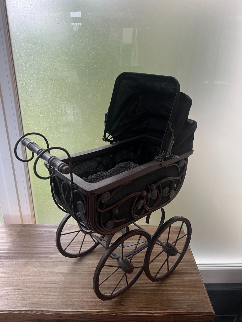 Tutte le decorazioni: Kinderwagen als Deko – Usato da Faulensee venduto da ver-kaufallerlei