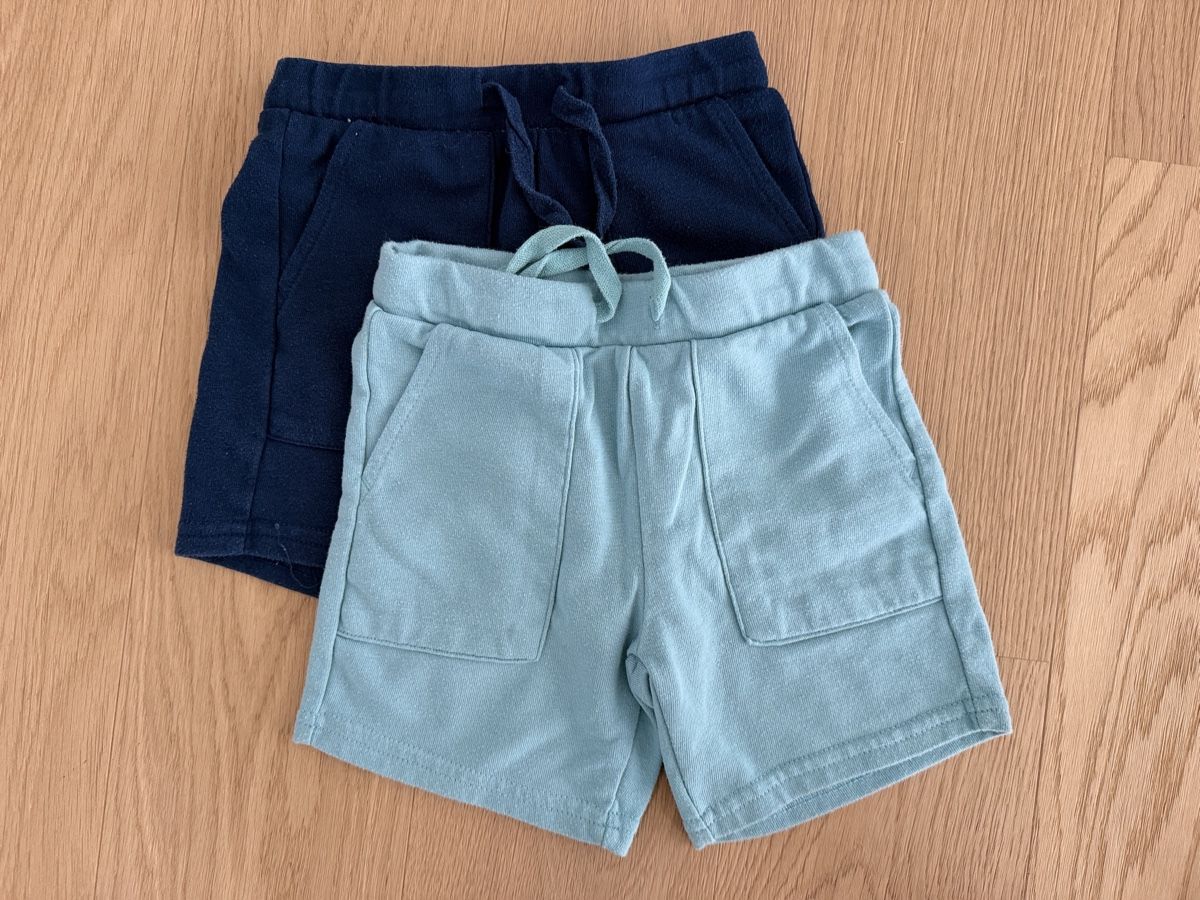 Pantaloni: 2x Shorts Gr. 104 – Usato da Rain venduto da Heike5284
