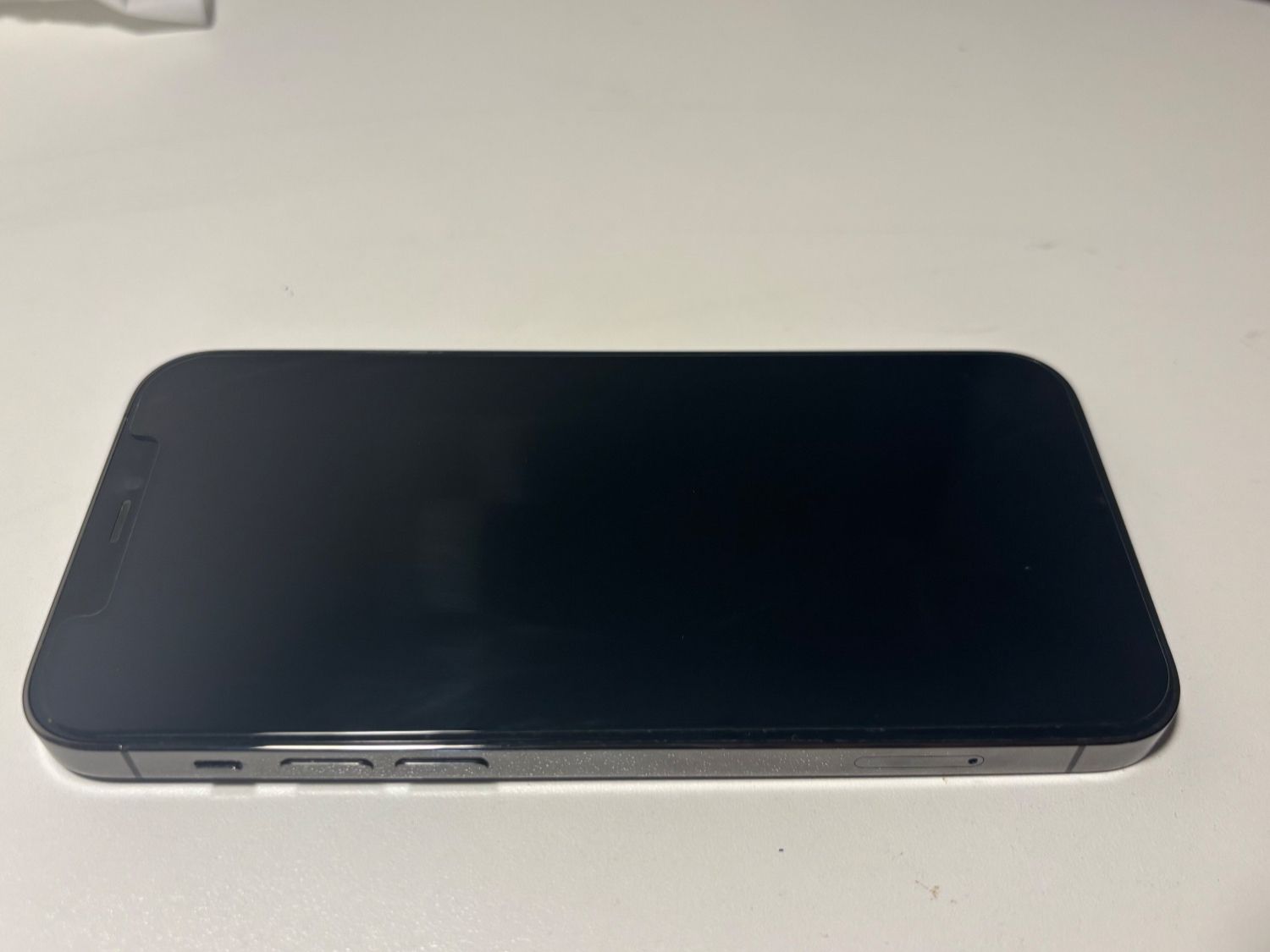 Apple Handys / Smartphones: iPhone 12 Pro Graphite 128GB et coque + vitre protection – Gebraucht aus Grand-Lancy von Lohan_ghrg 1