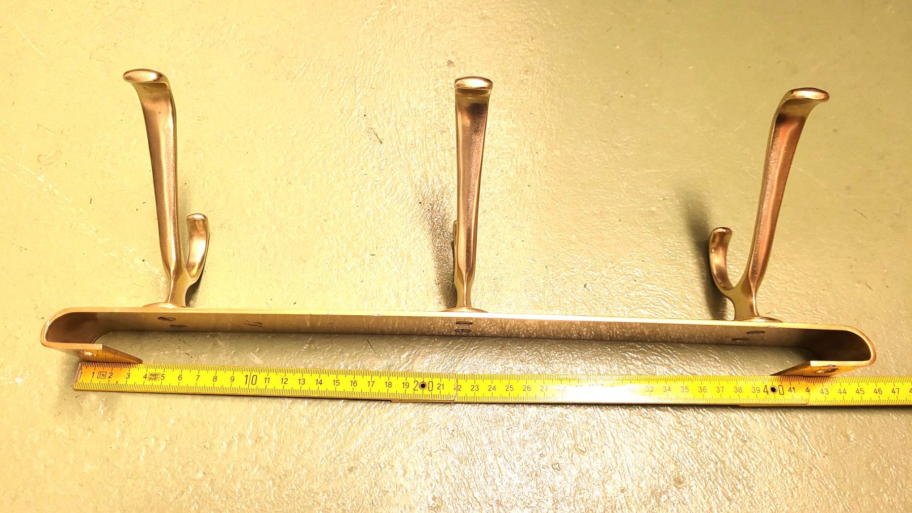 Garderobe: Goldene Garderobe Metall robust – Gebraucht aus Basel von Roberto002 3