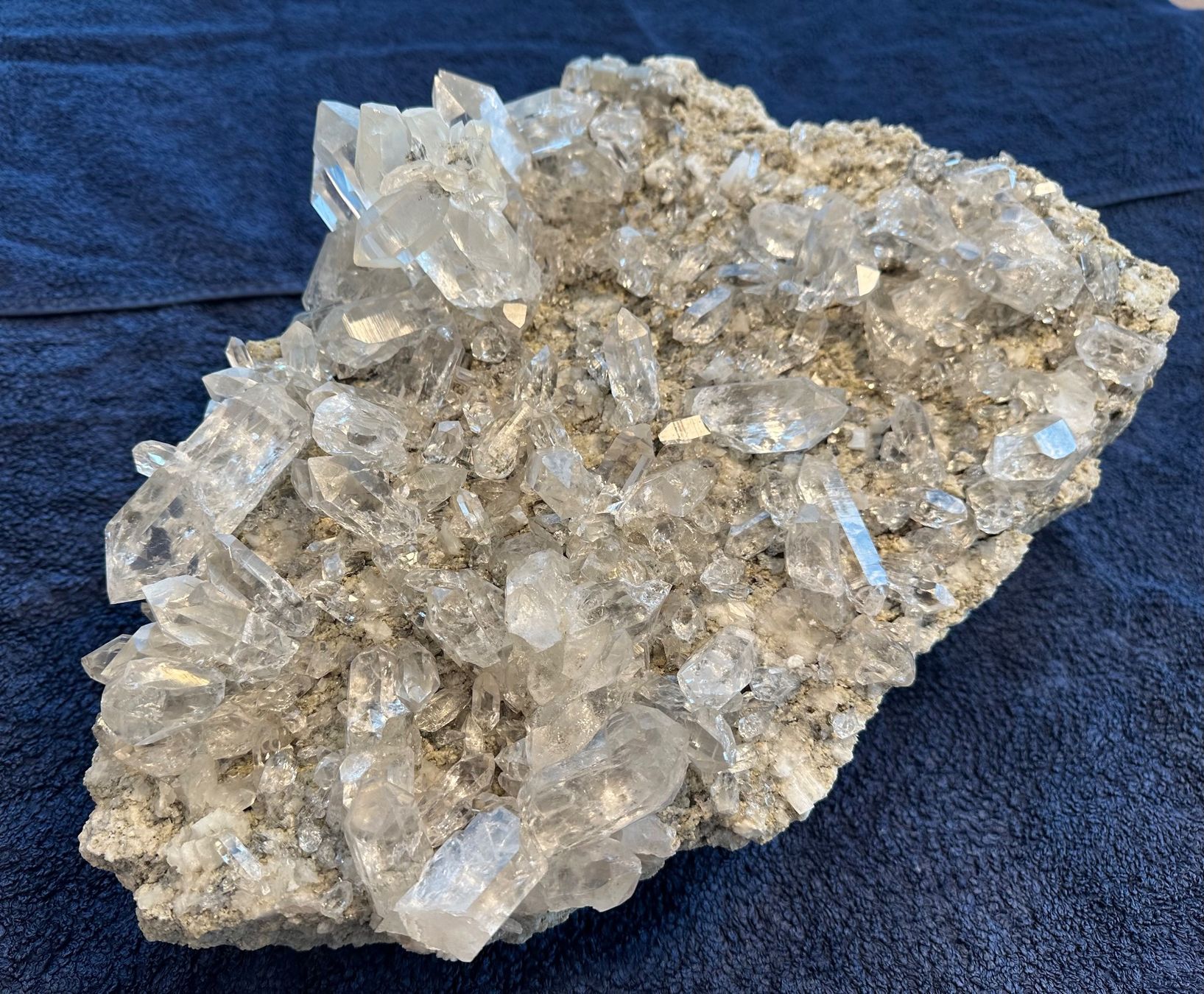 Minerali & Pietre curative: Bergkristall mit Adular 42 x 30 cm Furka – Usato da Oberuzwil venduto da Crystall0 4