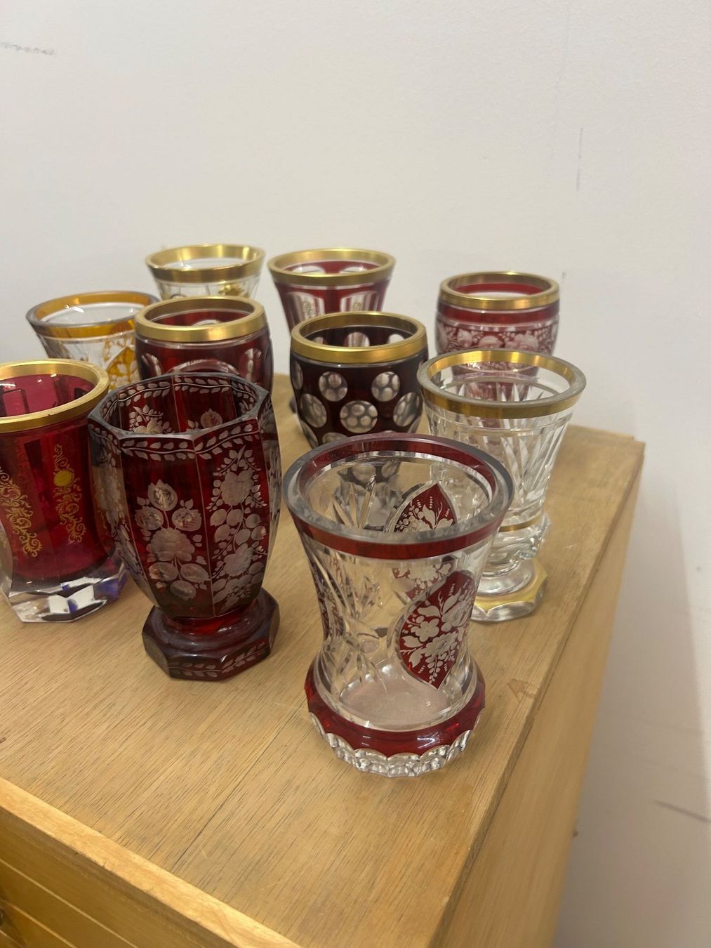 Verres: 11 böhmische Ranftgläser Taubenglas eher neuere Arbeit – D'occasion à Zürich par Levelart 1