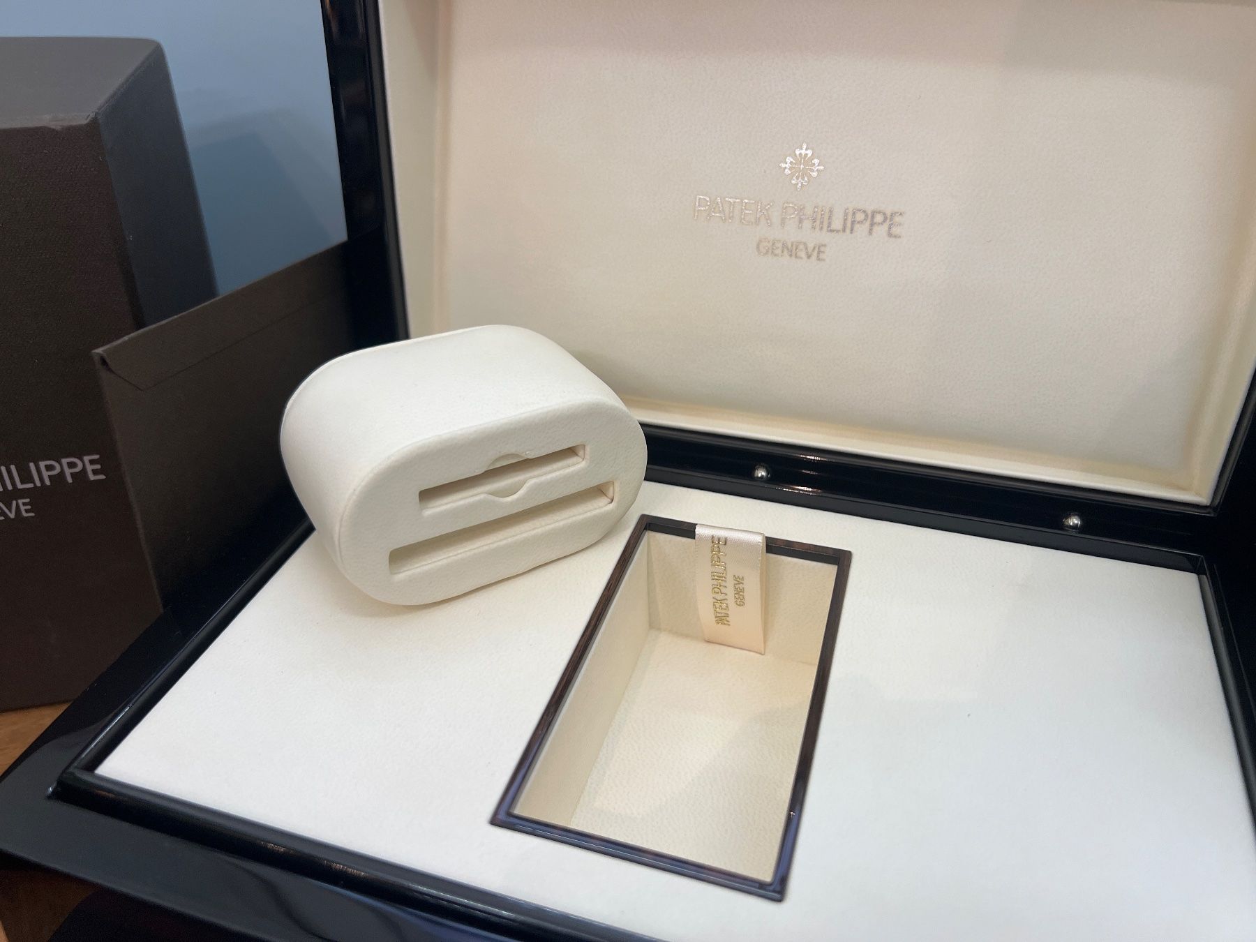 Patek Philippe Orologi: PATEK PHILIPPE Genève Uhrenbox – Usato da Otelfingen venduto da Yossi-68 2