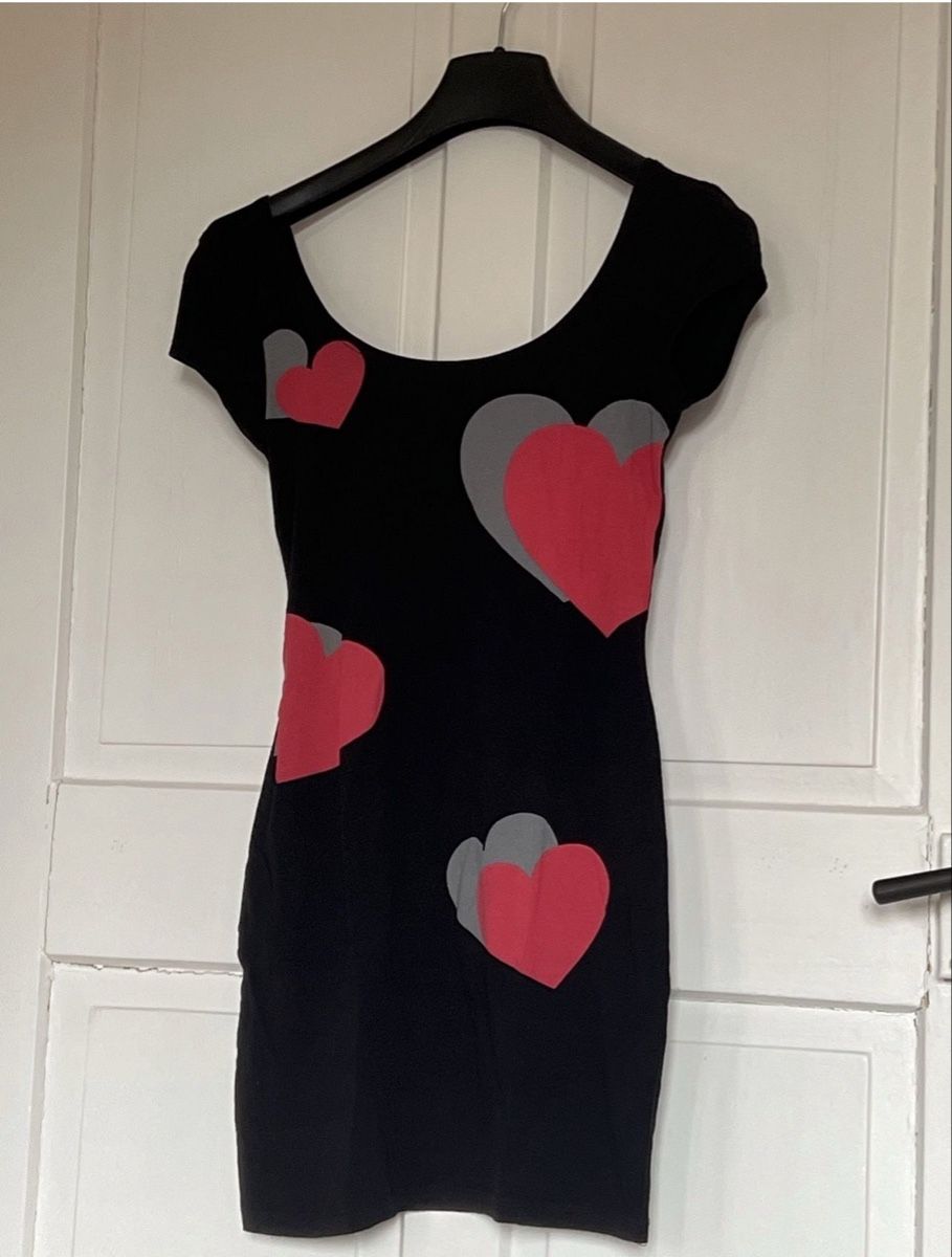 Robes: KLEID MIT HERZPRINT GRÖSSE S – D'occasion à Dübendorf par ali_g7p8