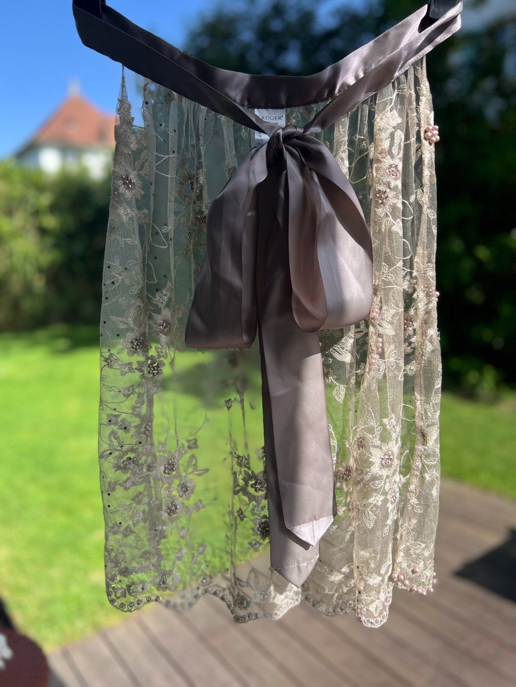 Costumi tradizionali: Edle Dirndl Schürze von Krüger in Gr 34 / XS – Usato da Wallisellen venduto da Val1990 6