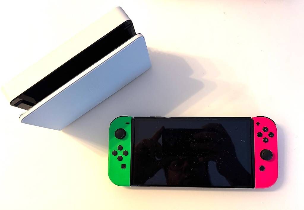 Konsolen: Nintendo Switch OLED -White- – Gebraucht aus Bülach von gcricri