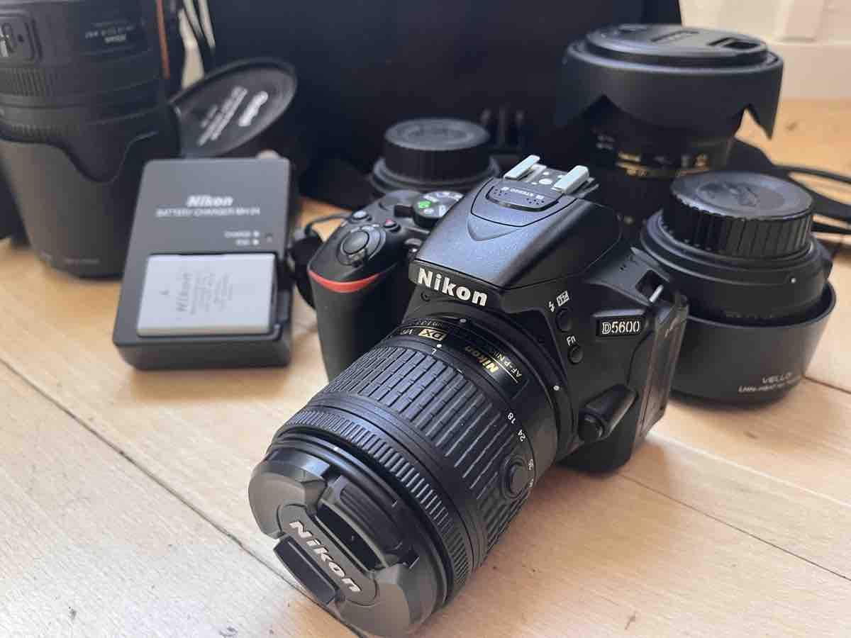 Nikon Appareil photo: Nikon D5600 Spiegelreflex-Kamera Set – D'occasion à Biel/Bienne par AN3281 1
